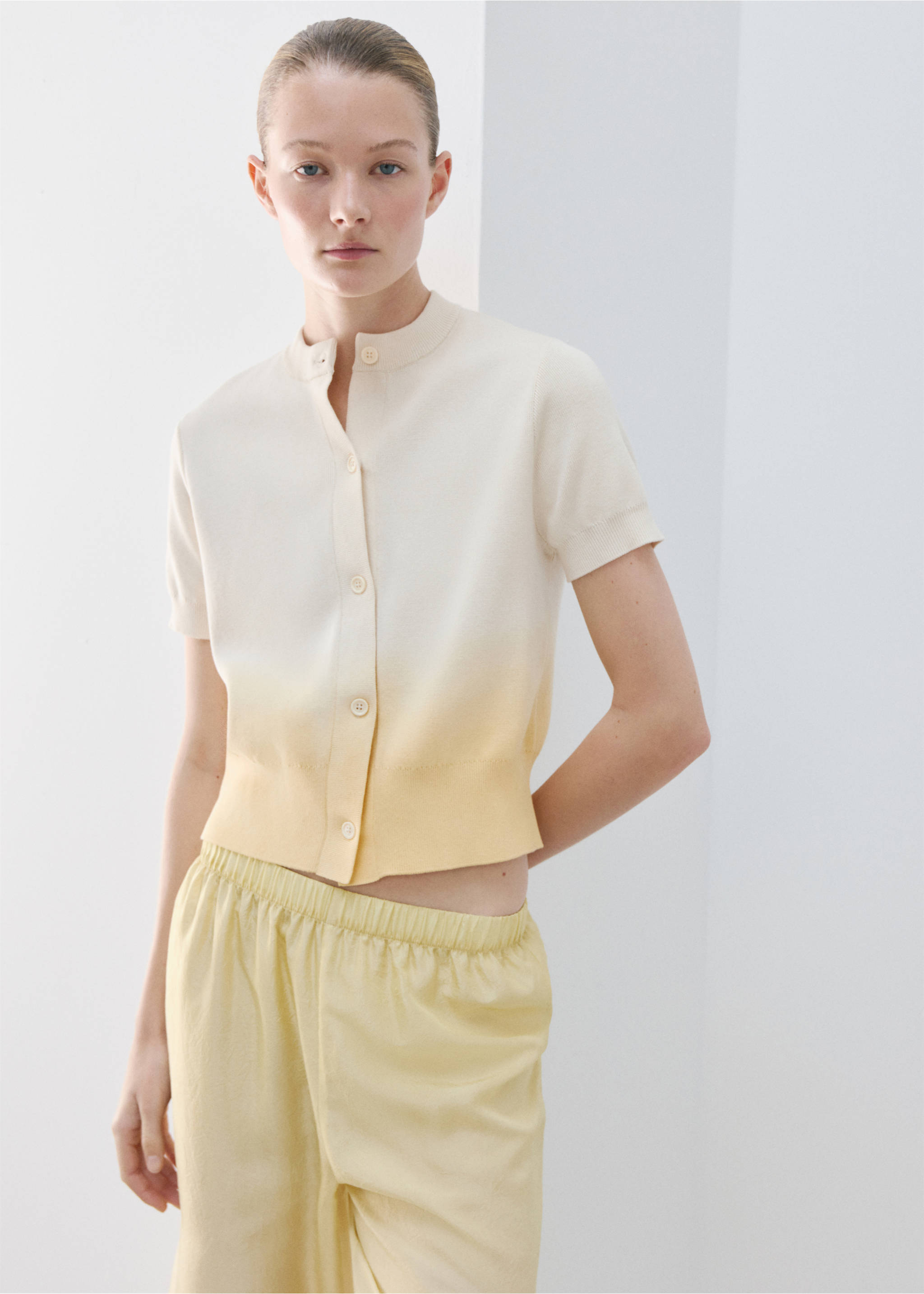 100% cotton gradient cardigan - Medium plane, Pastel Yellow. Ref: 27043319-00.