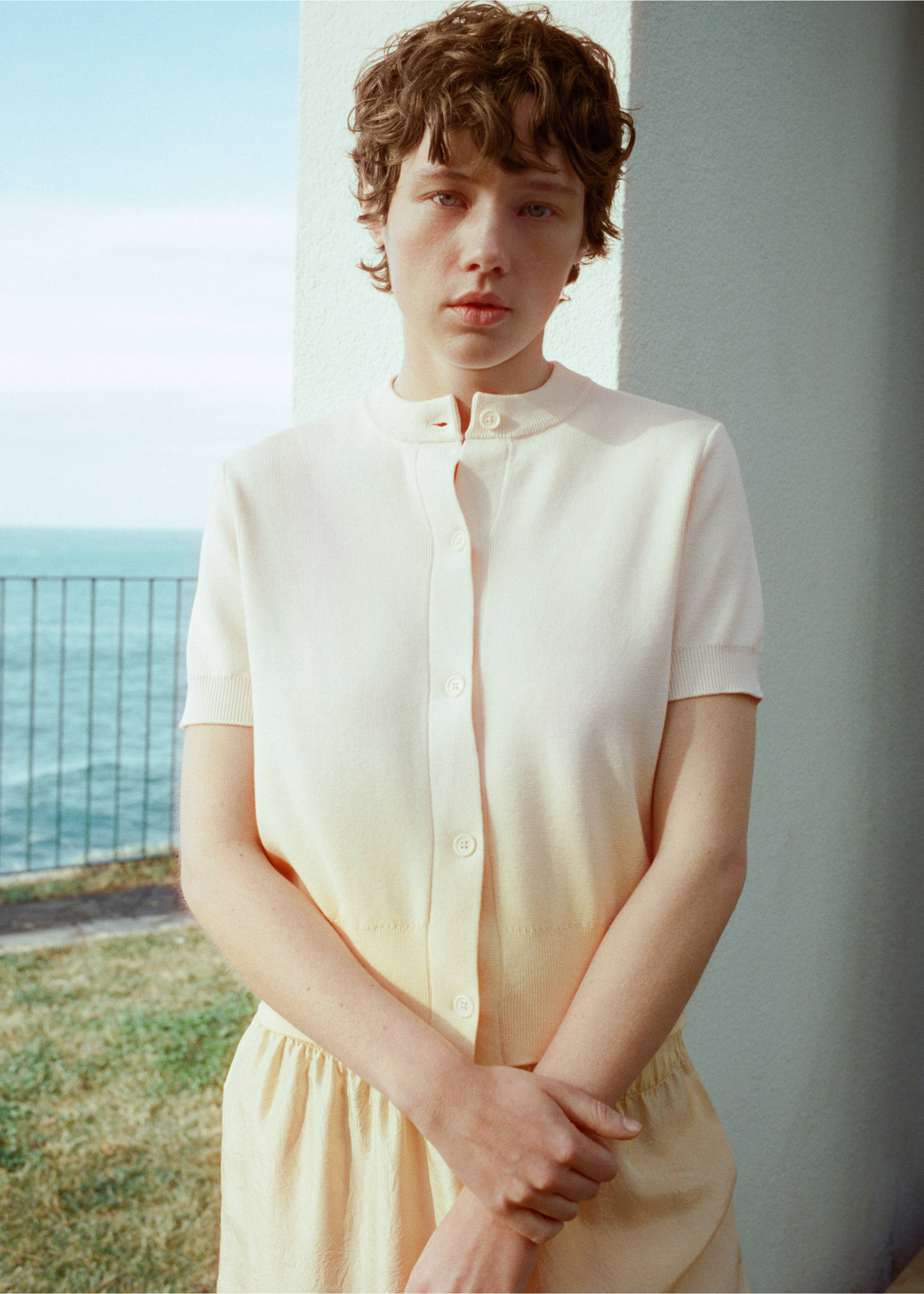 100% cotton gradient cardigan - Details of the article 6, Pastel Yellow. Ref: 27043319-00.