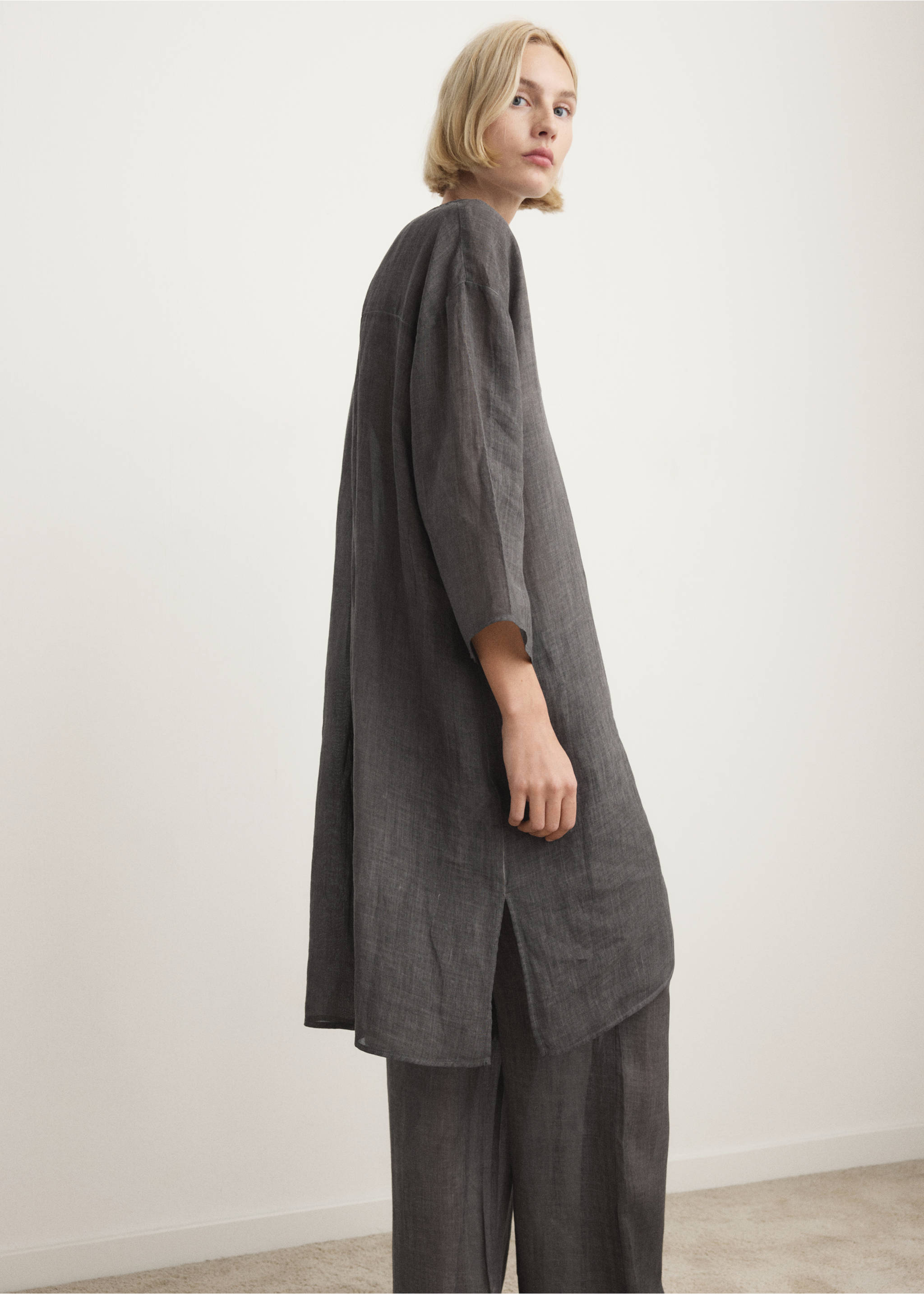 100% ramie trousers with an overdyed effect - Medium plane, Charcoal. Ref: 27043321-00.