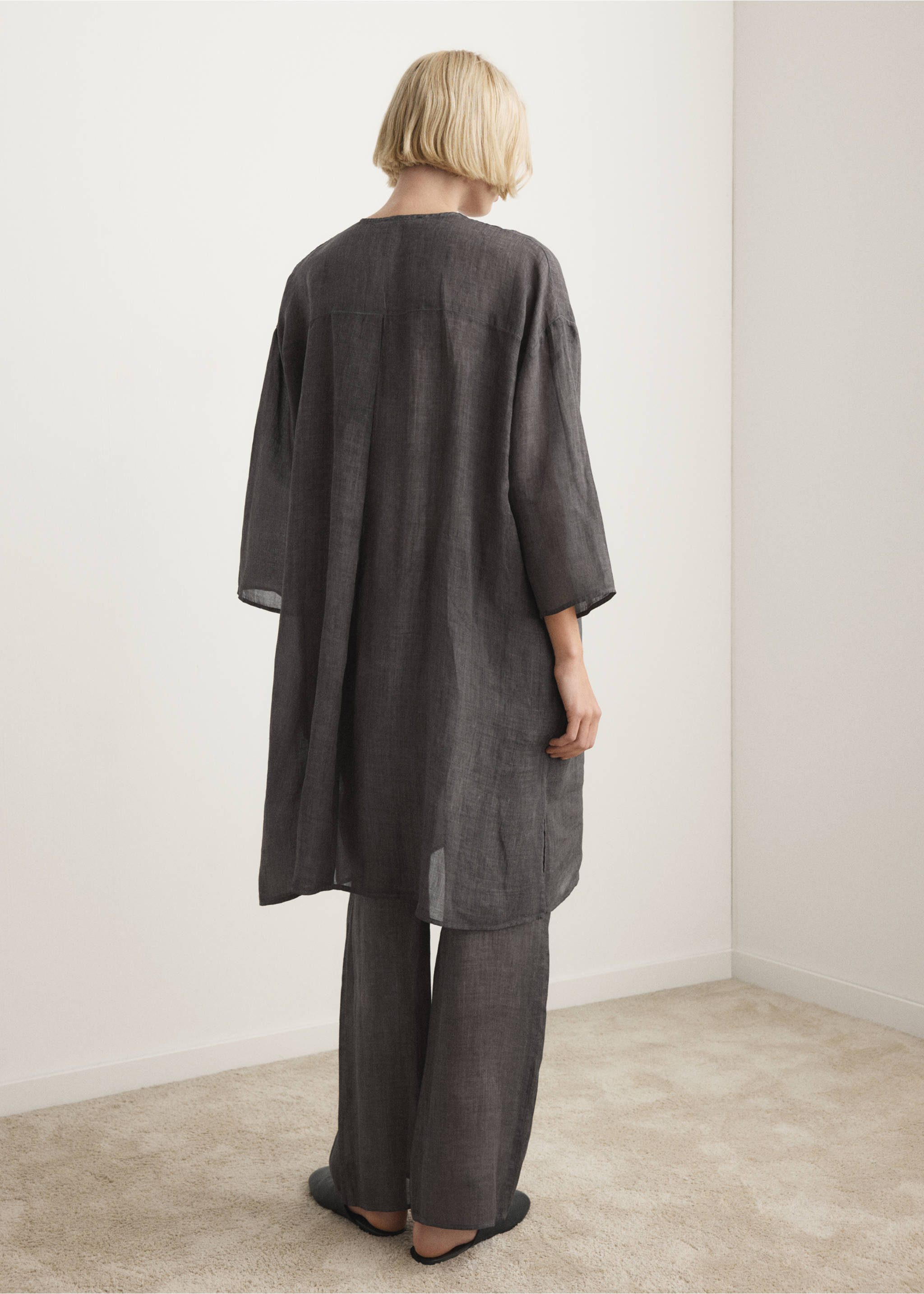 100% ramie trousers with an overdyed effect - Reverse of the article, Charcoal. Ref: 27043321-00.