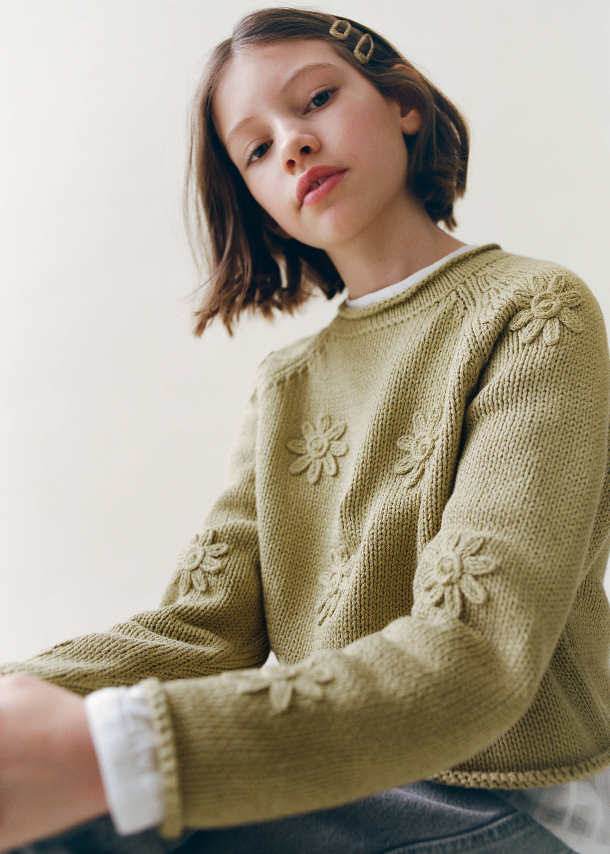 Flowers knit sweater - Details of the article 6, Olive Green. Ref: 27043712-00.