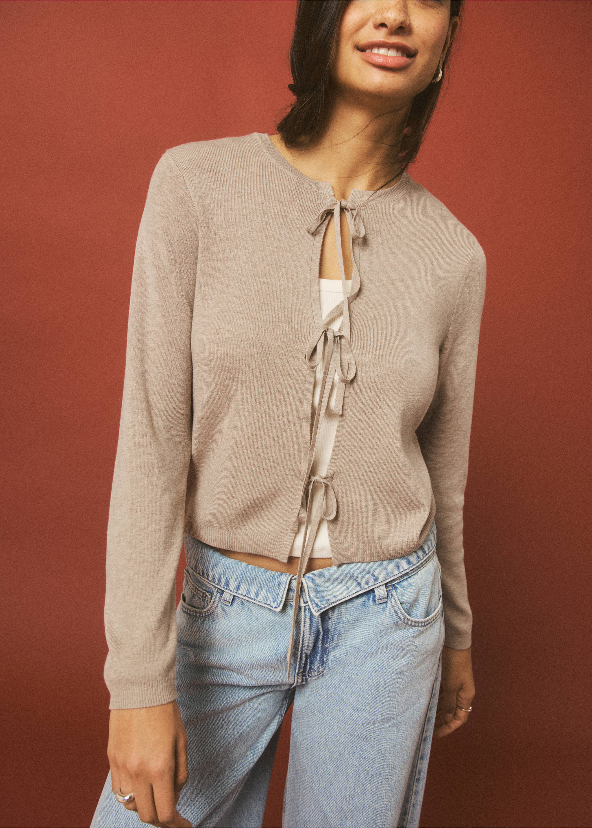 Вязаный кардиган с завязками - Средний план, Песочный. Ref: 27044048-00.