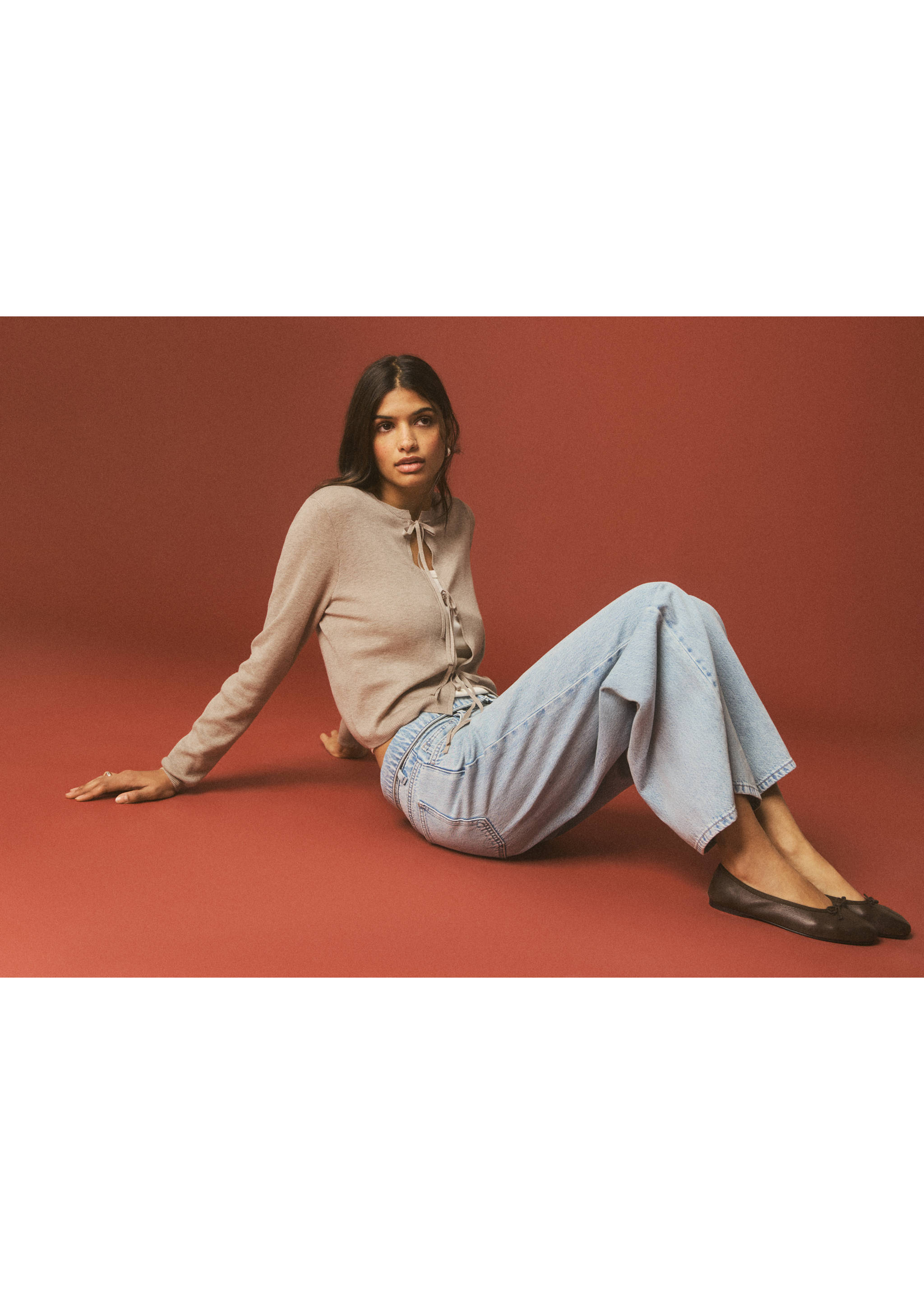Knitted cardigan with ties - Details of the article 2, Sand. Ref: 27044048-00.