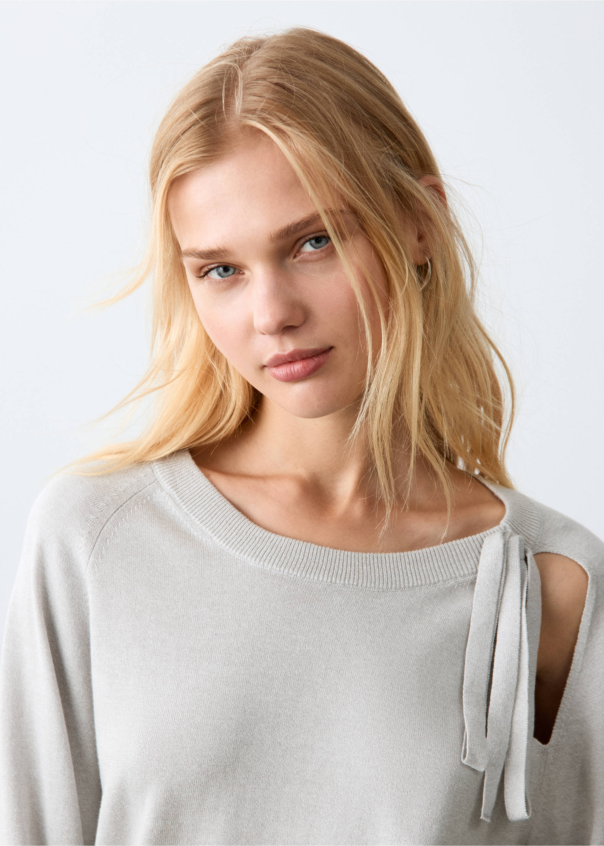 Bow knit sweater - Details of the article 1, Medium Heather Grey. Ref: 27044049-00.