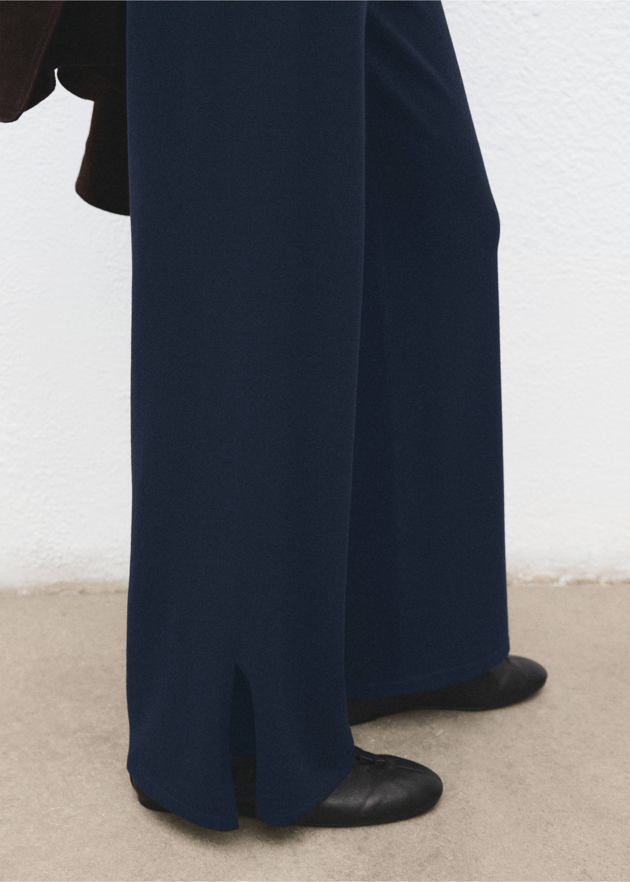 Straight knitted trousers - Details of the article 6, Dark Navy. Ref: 27044050-00.
