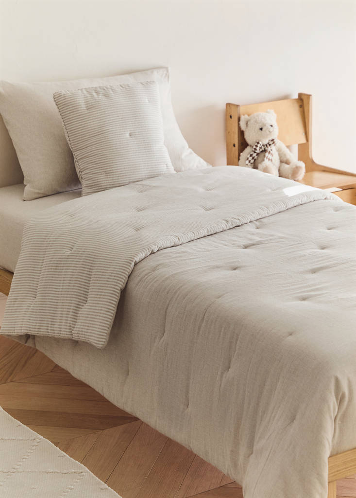 Kinderbettdecke aus Baumwoll-Leinen-Mischung mit Streifen, 90 cm Bett — Sandfarben