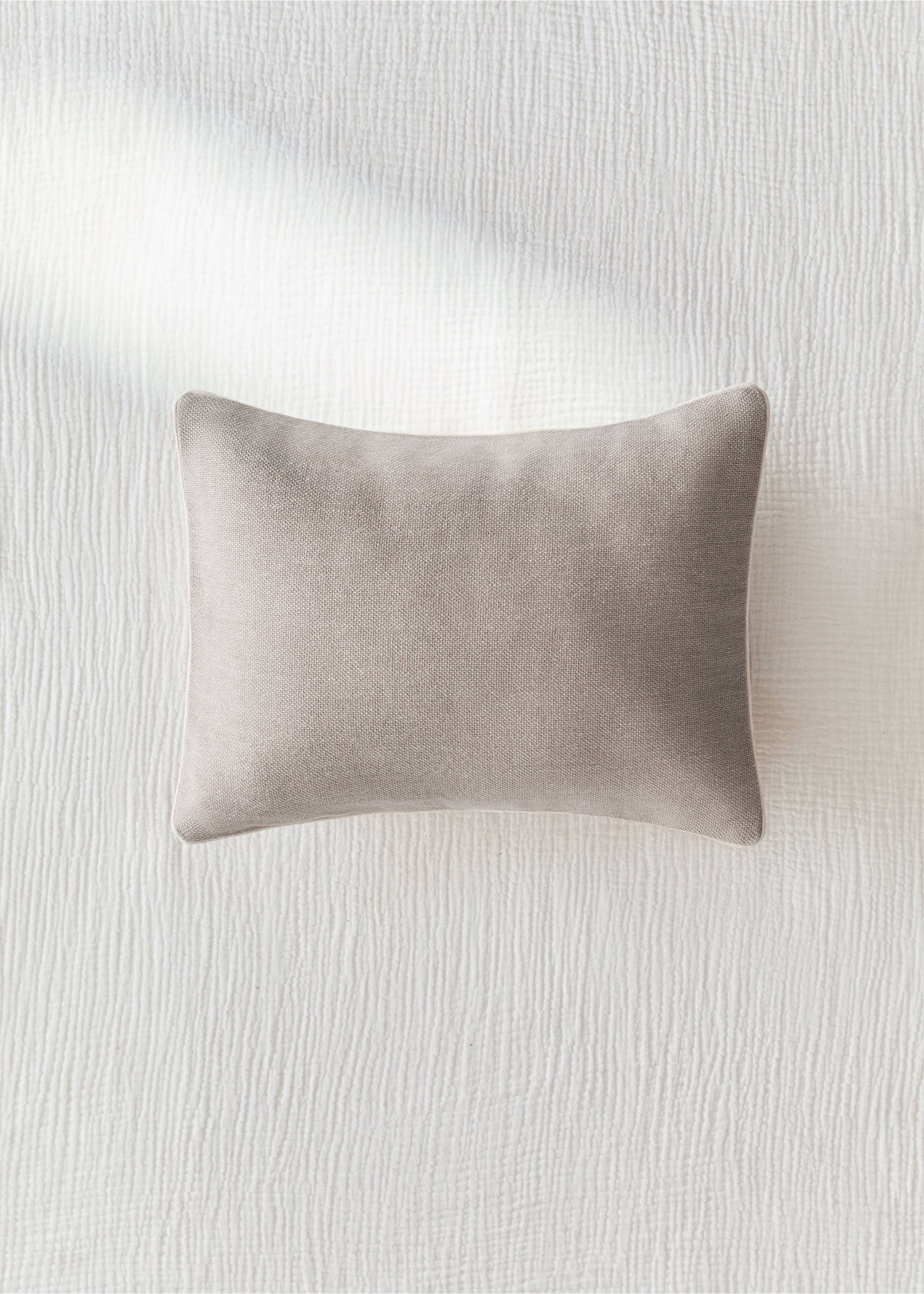 Piped cushion cover 30x40cm - General plane, Sand. Ref: 27044057-00.