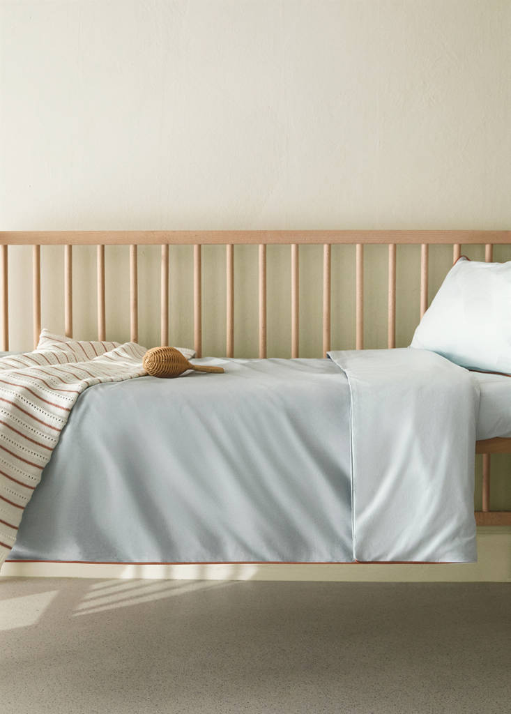 Reversible percale cotton duvet cover with contrasting piping for cot — Aqua Green