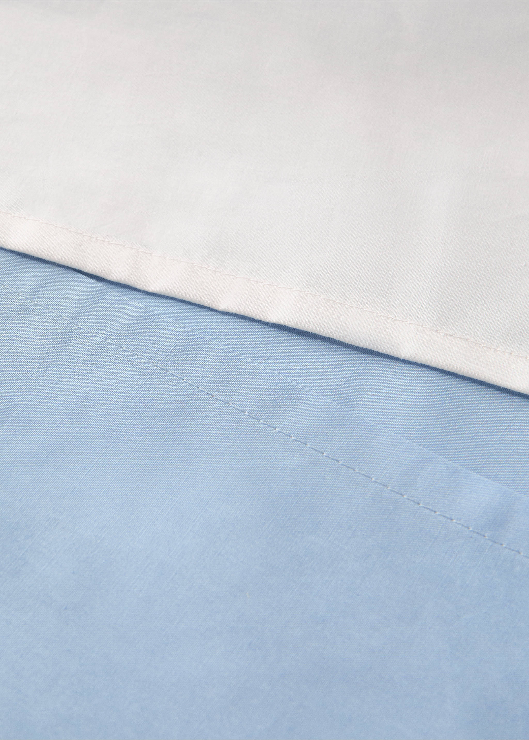 Reversibel dekbedovertrek van perkalkatoen met contrasterend biesje voor wieg - Detail van het artikel 2, Hemelsblauw. Ref: 27044067-00.