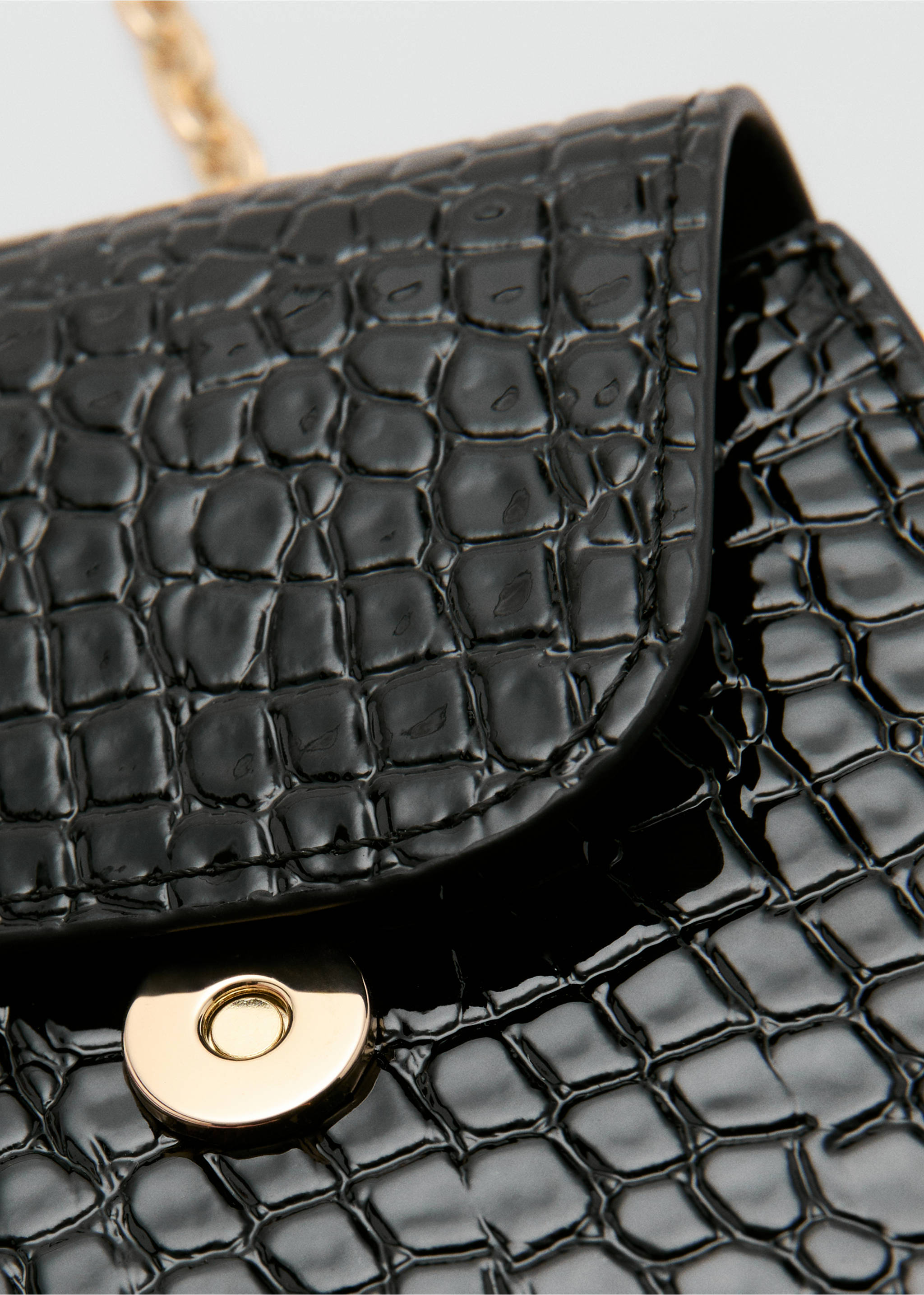 Чехол для телефона из блестящей кожи под крокодила - Деталь изделия 1, Черный. Ref: 27044077-00.