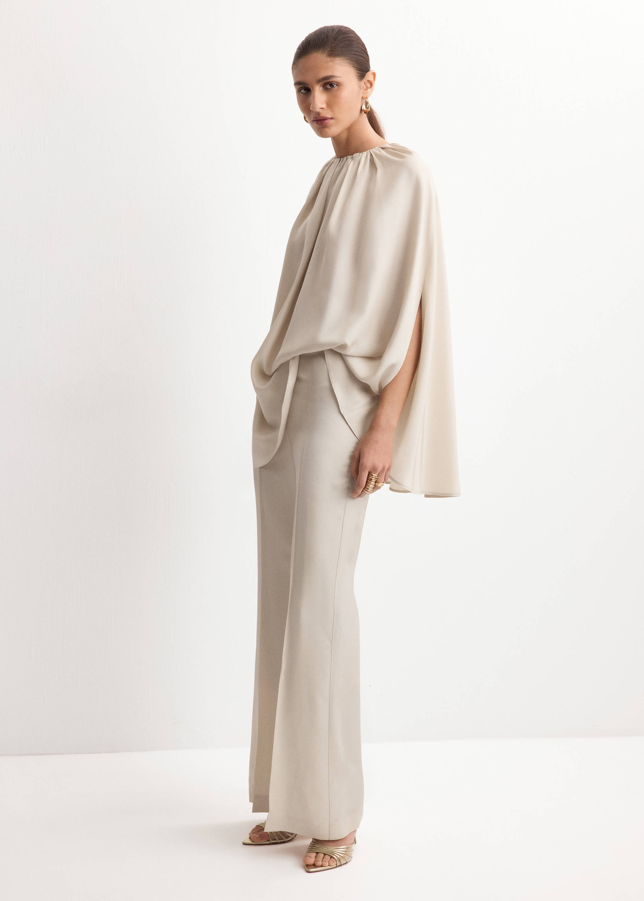 Pantalón recto tiro alto - Plano general