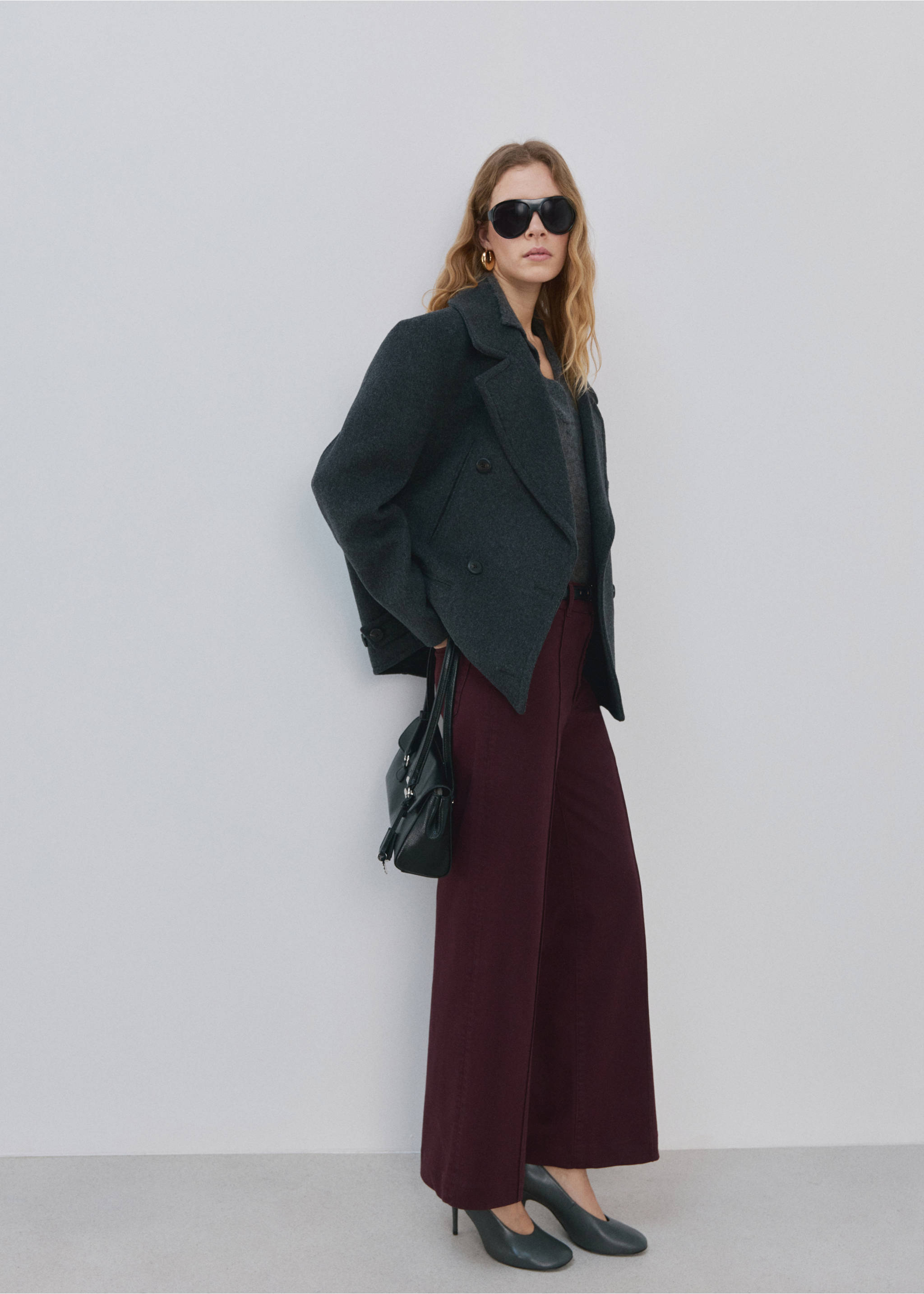 High-waisted wide leg jeans with stitching - Details of the article 2, Wine. Ref: 27044095-00.