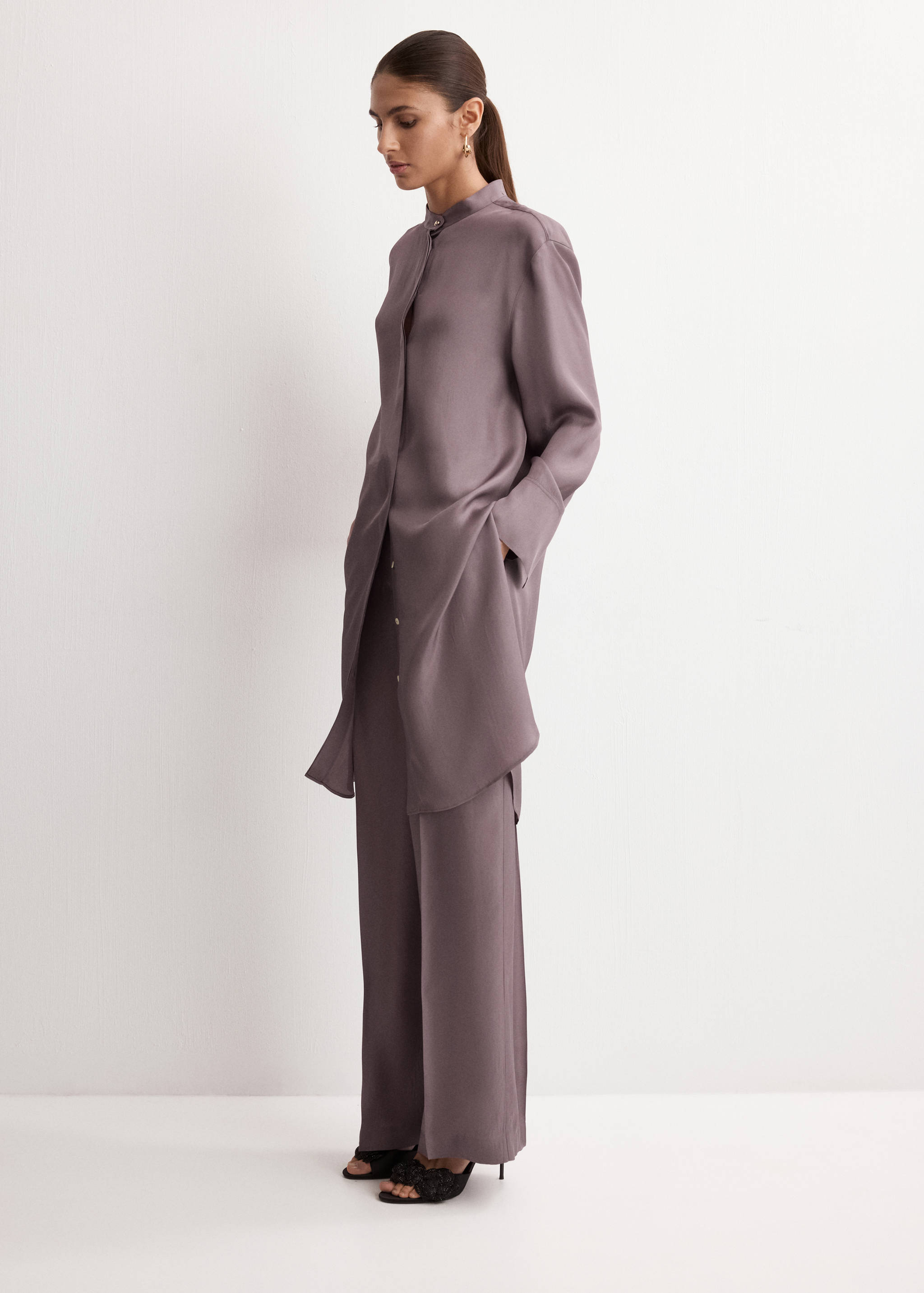 Long shirt with stand collar - General plane