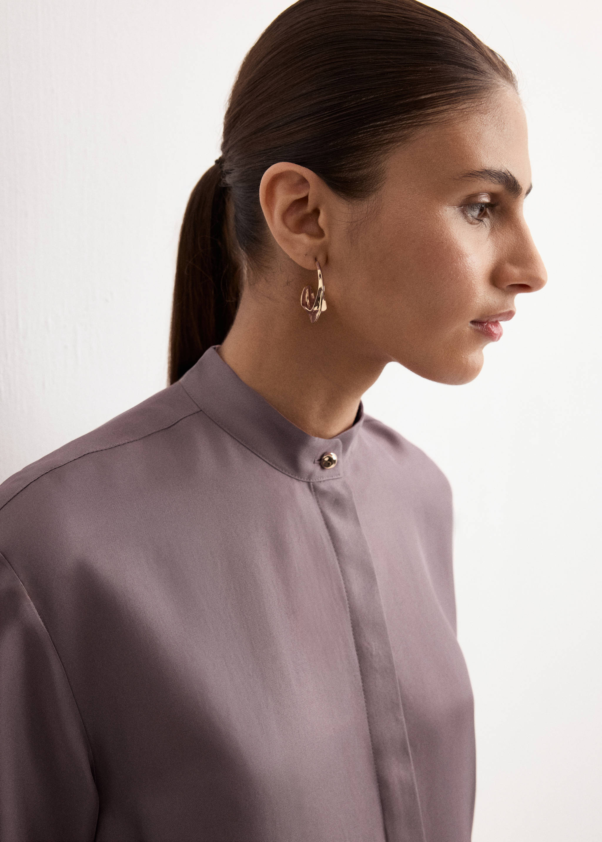 Long shirt with stand collar - Details of the article 1