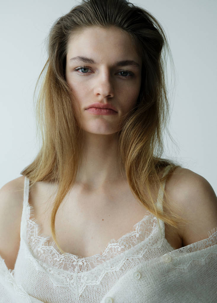 Top with lace neck — Ecru