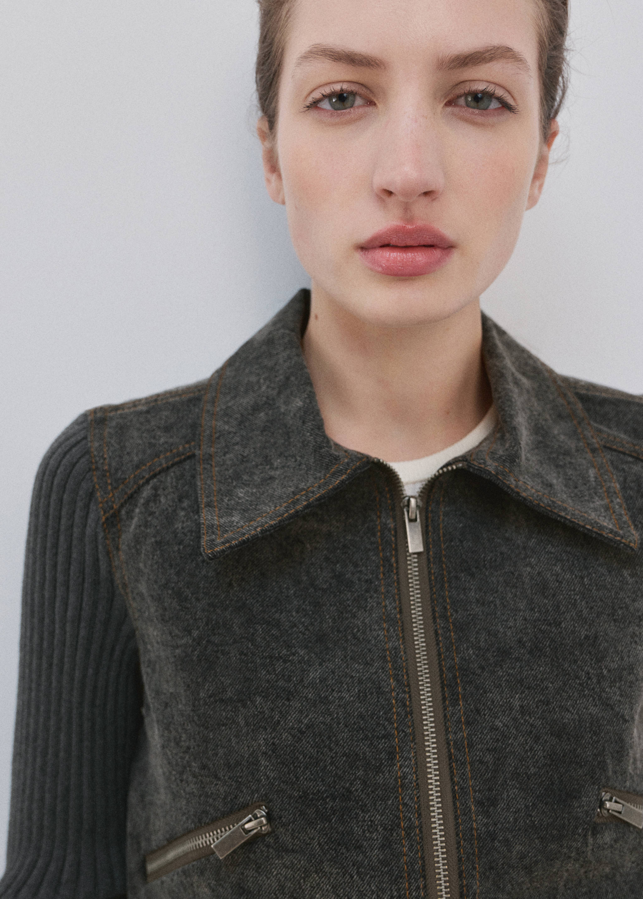 Knitted jacket with combined fabrics - Details of the article 1