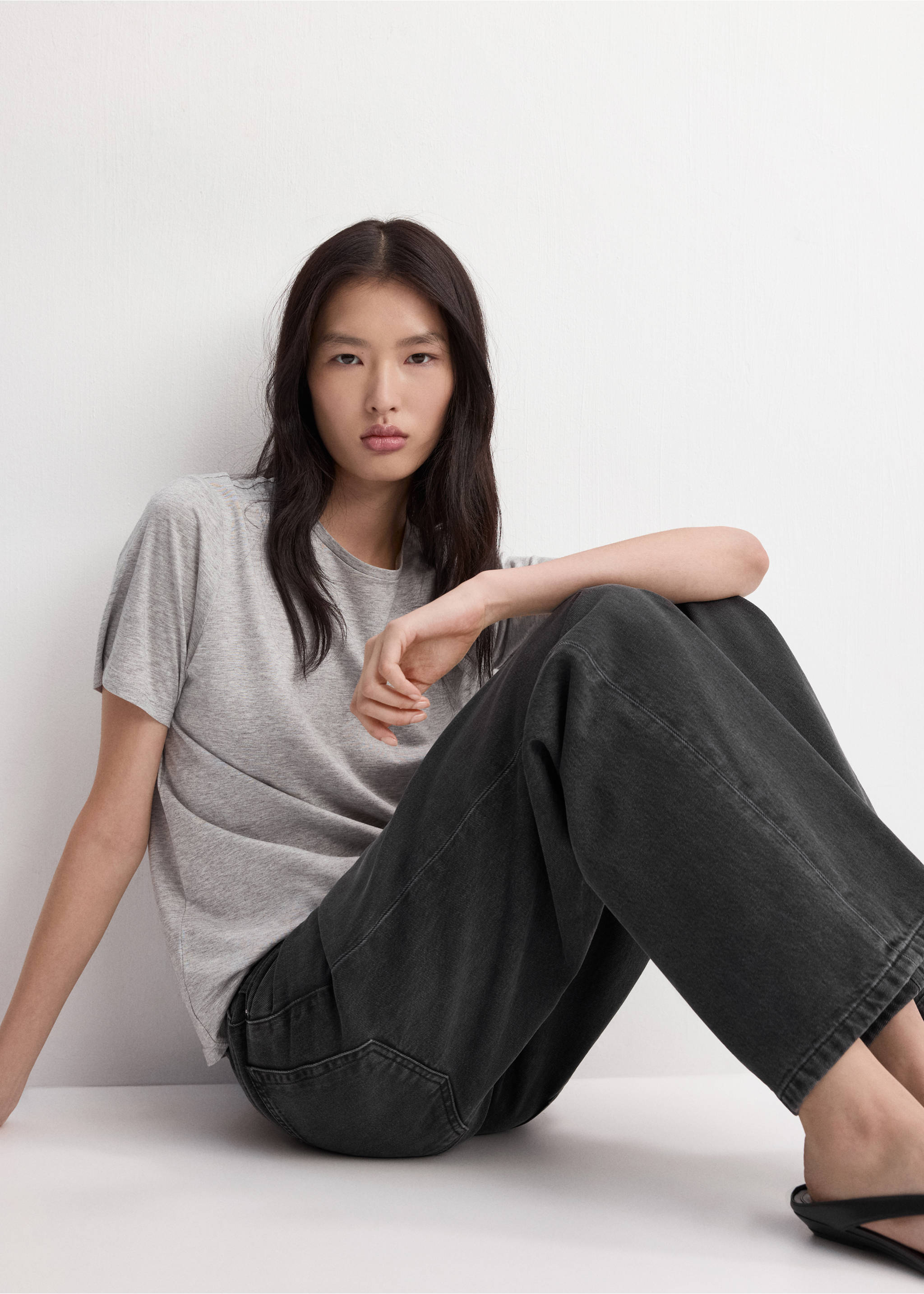 Mid-rise straight jeans - Details of the article 2, Black denim. Ref: 27044099-00.