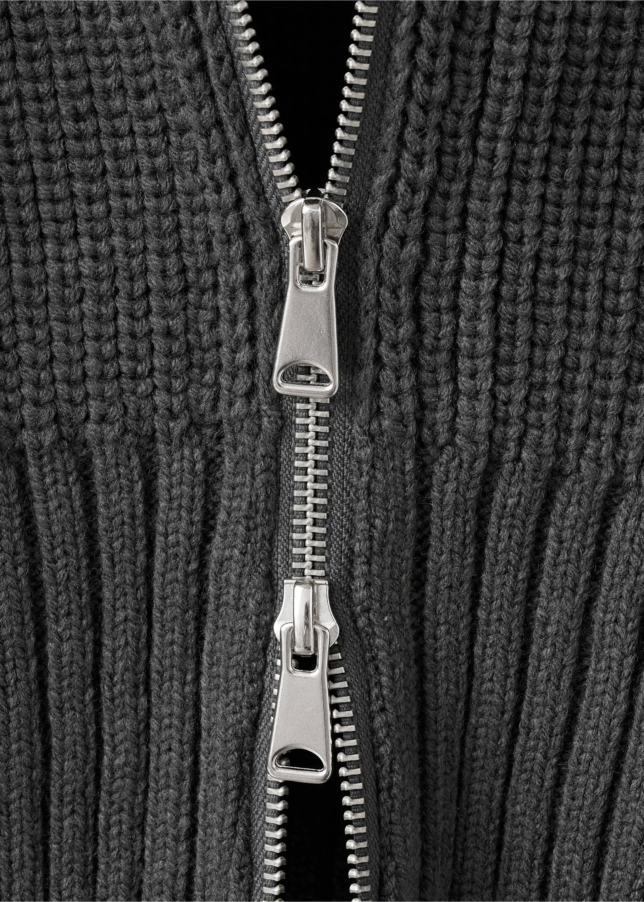 Cárdigan punto cuello embudo - Detalle del artículo 8, Gris antracita. Ref: 27044100-00.