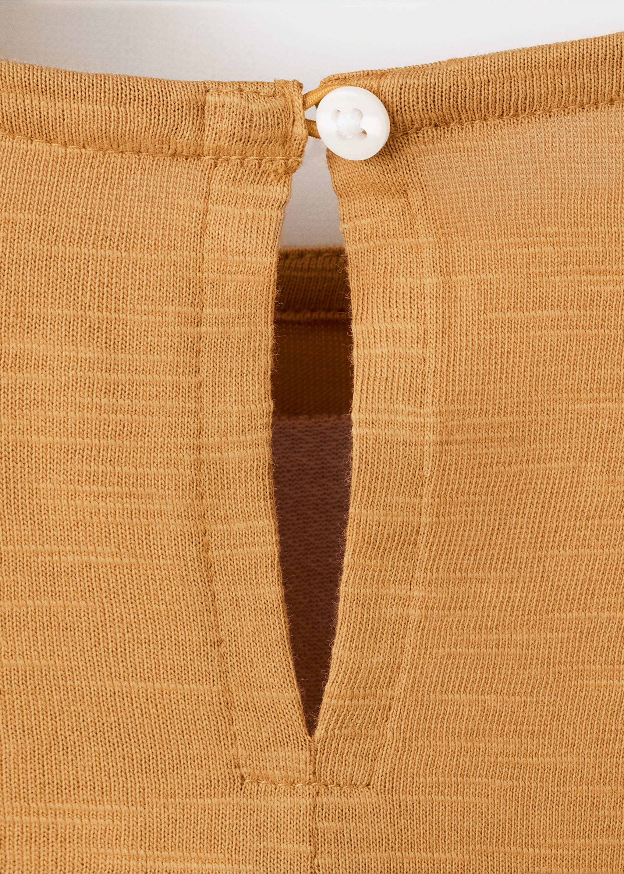 Katoenen T-shirt met ruches - Detail van het artikel 8, Oker. Ref: 27044410-00.