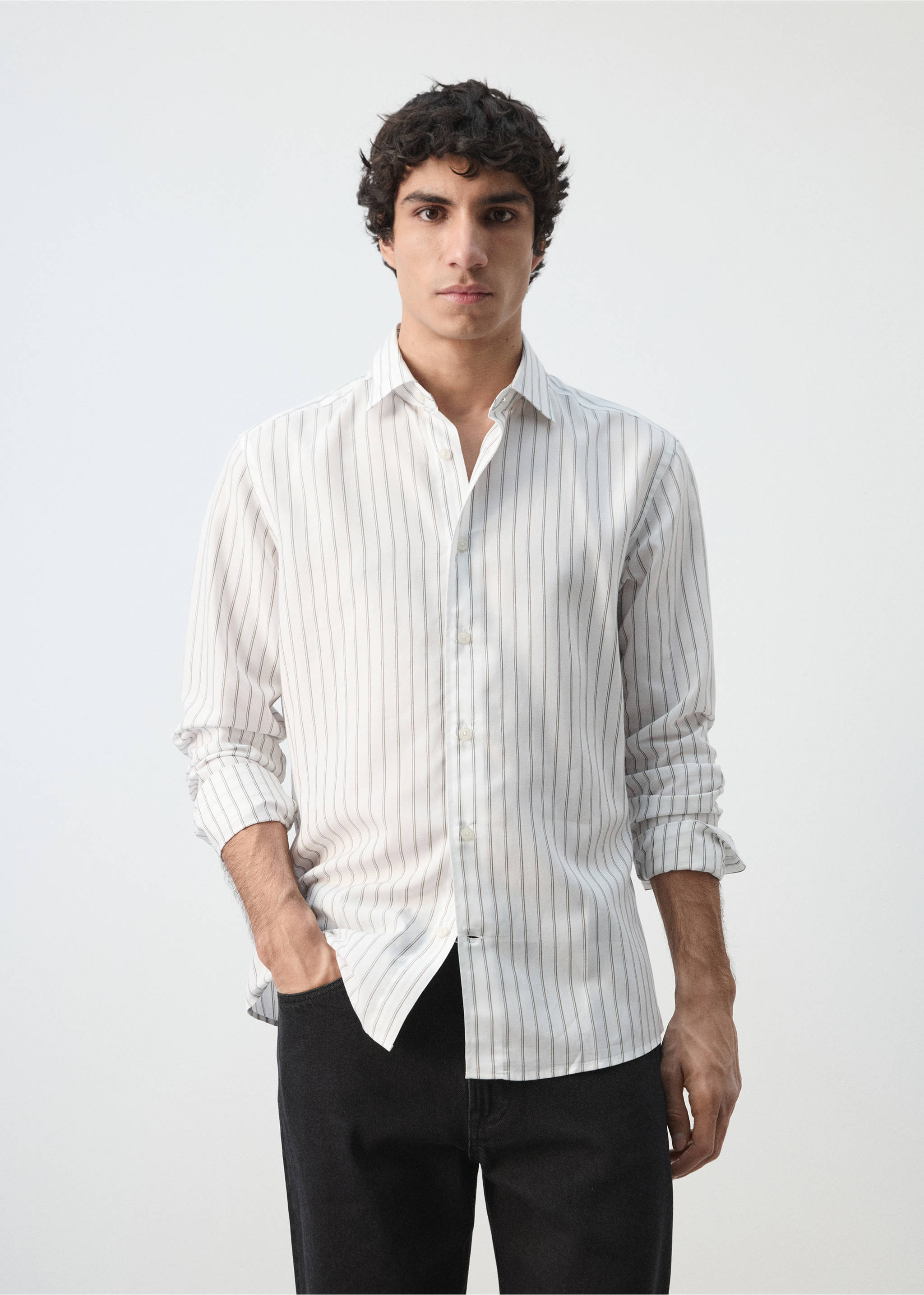 Chemise regular-fit 100 % lyocell à rayures - Plan moyen, Blanc cassé. Ref: 27044425-00.