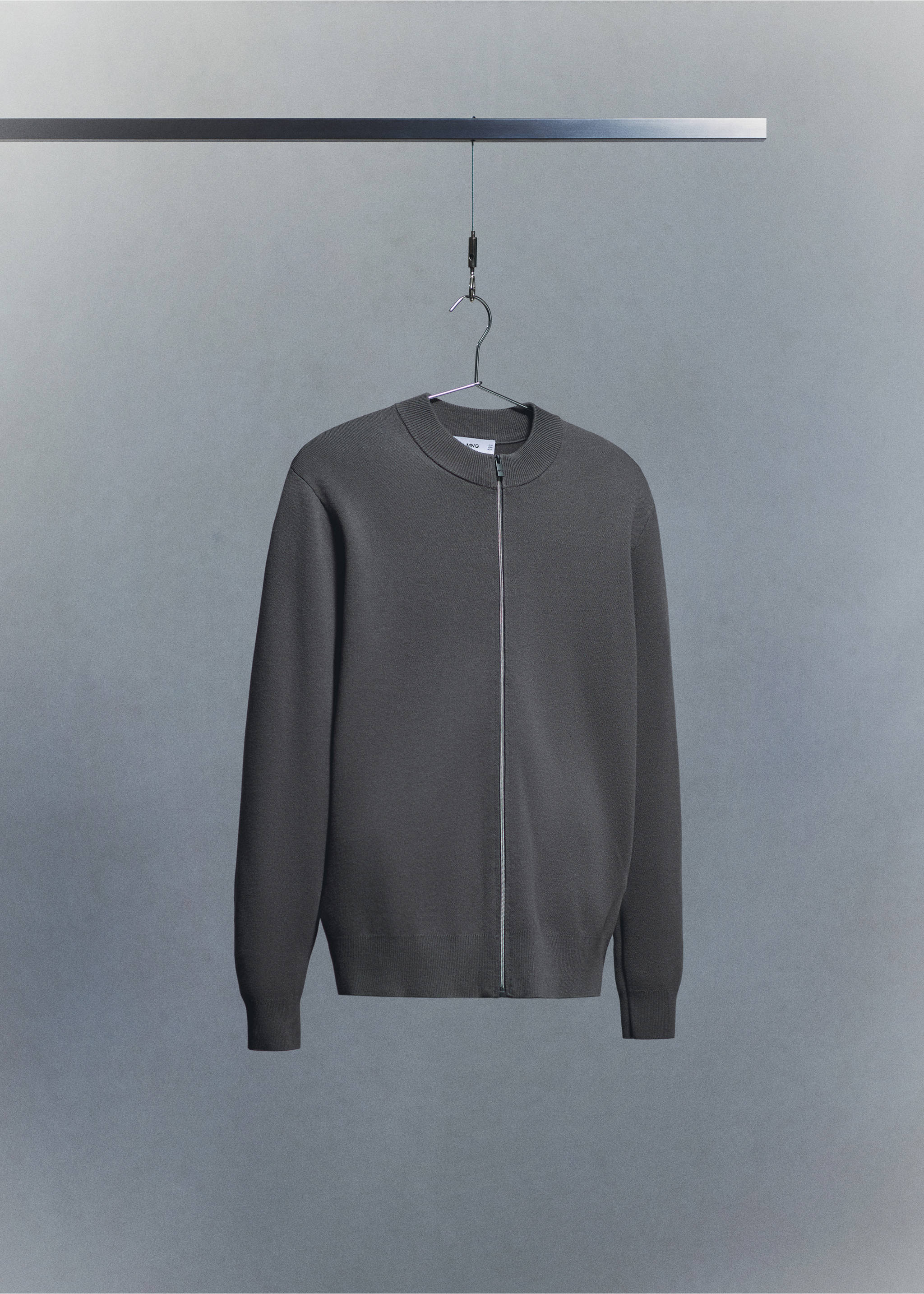 Удобный кардиган из эластичного трикотажа - Деталь изделия 9, Темно-серый. Ref: 27044428-00.