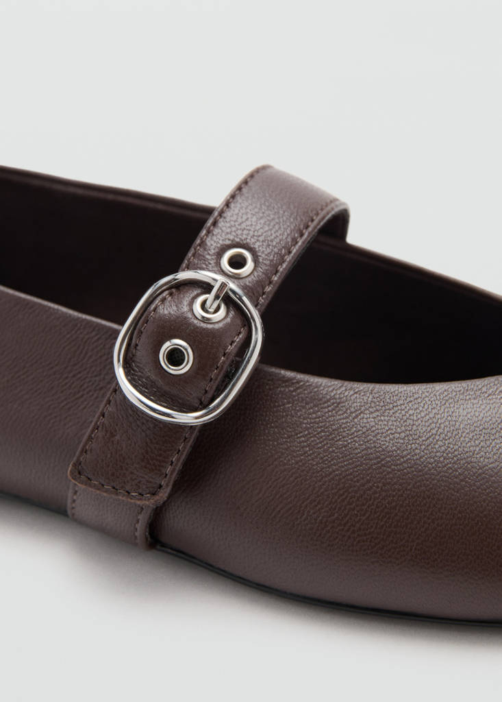 Leather ballerina with strap and buckle — Chocolate