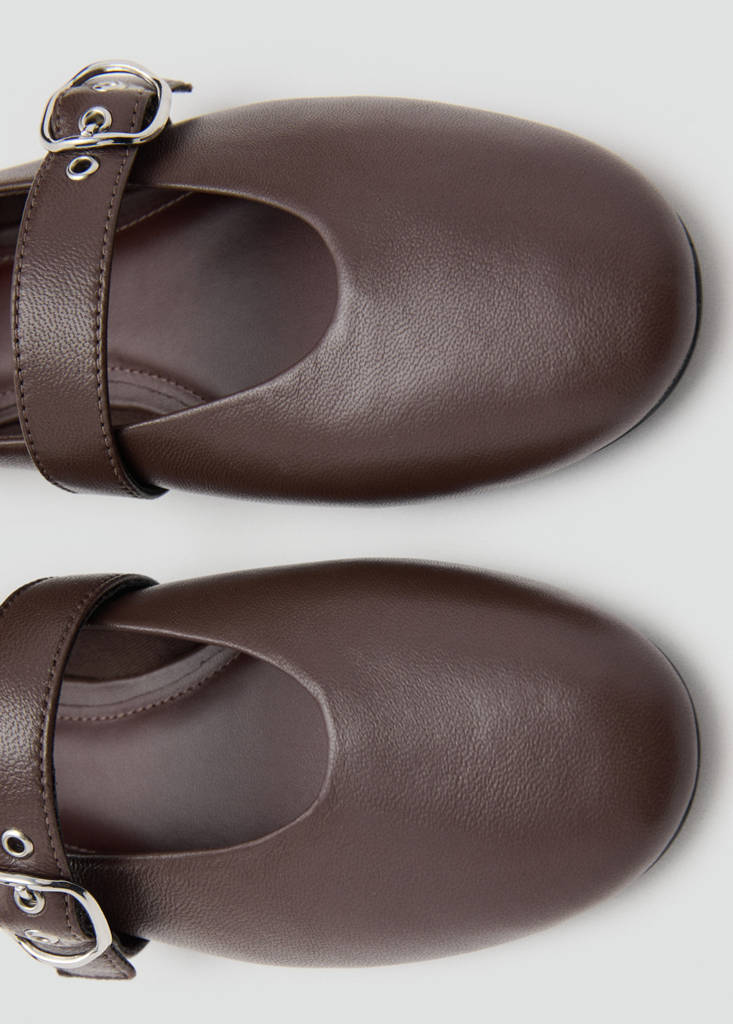 Leather ballerina with strap and buckle — Chocolate