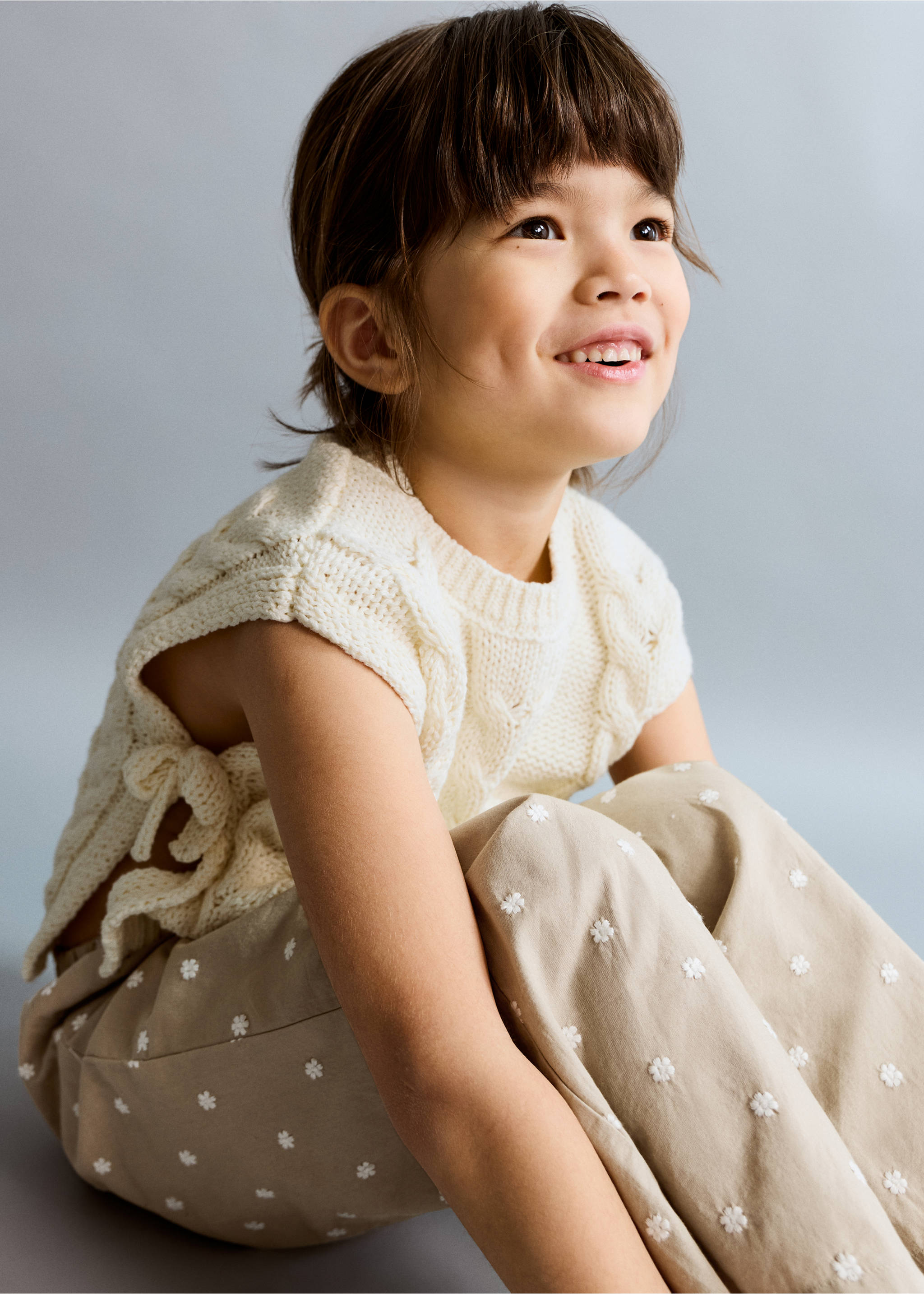 Embroidered floral paperbag trousers - Medium plane, Sand. Ref: 27044433-00.