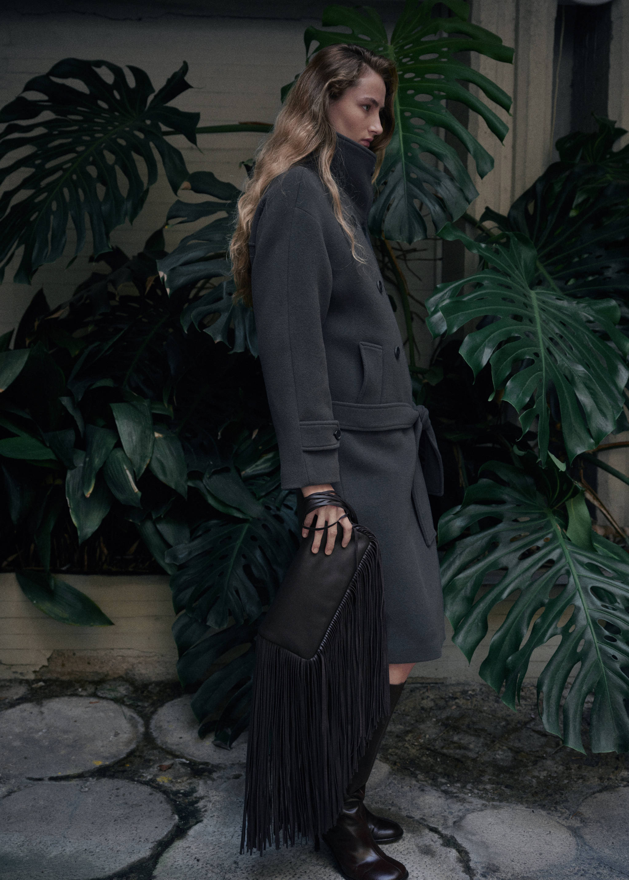 Woollen coat with belt - General plane