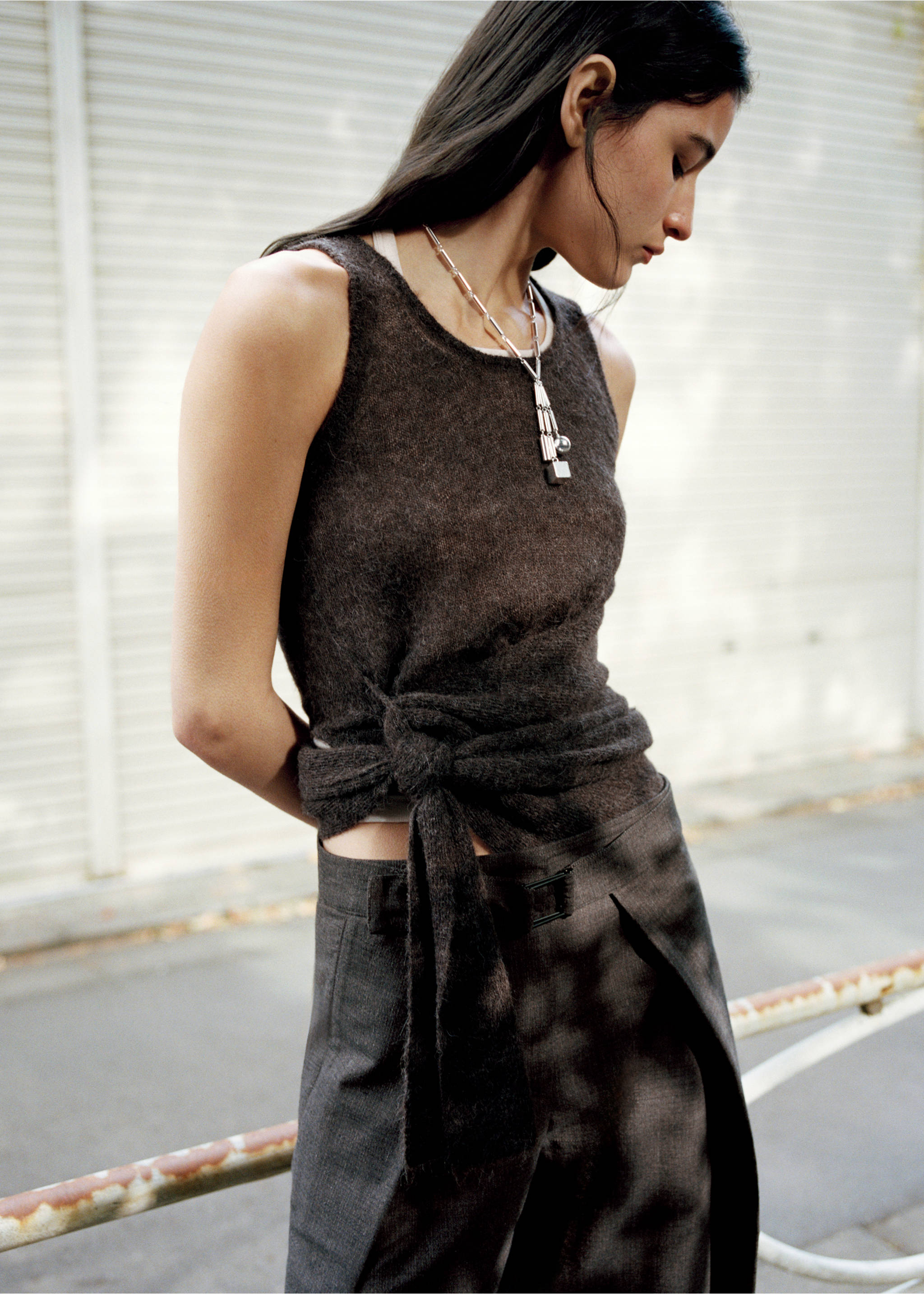 Top alpaca asimétrico semitransparente - Plano medio, Marrón medio. Ref: 27044444-00.