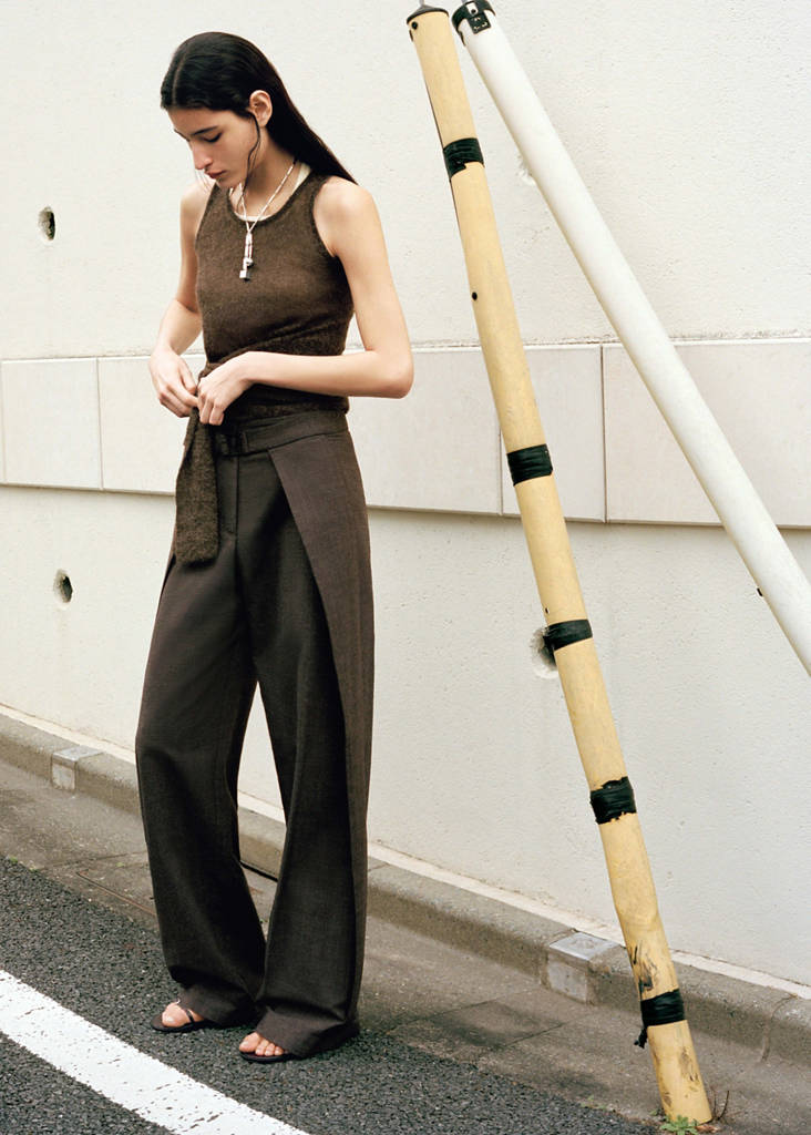 Pleated trousers with belt — Brown