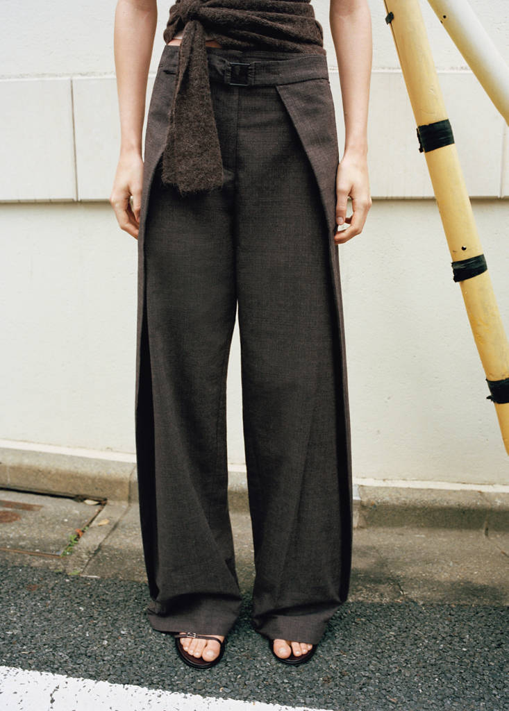 Pleated trousers with belt — Brown
