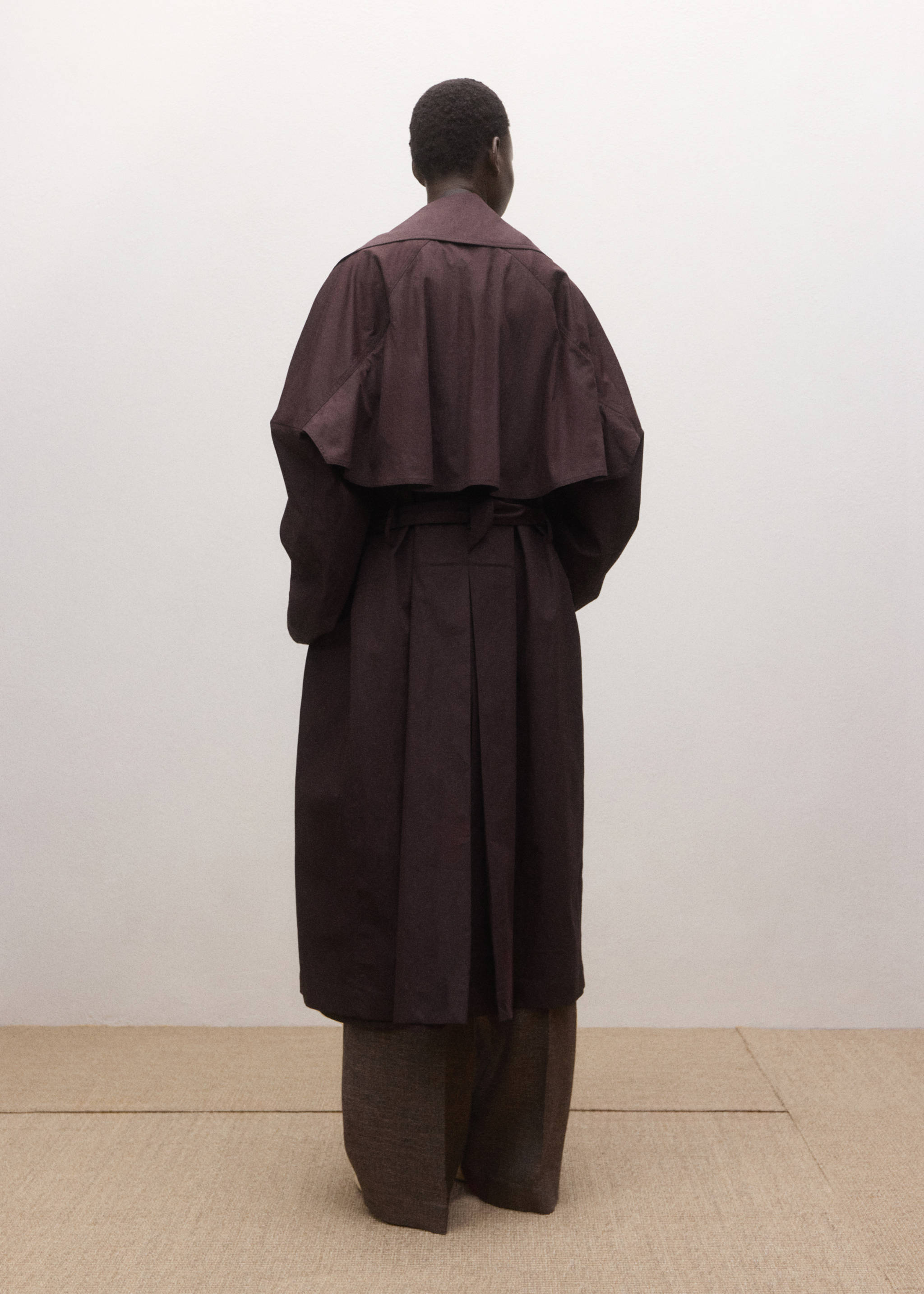 Cotton trench with maxi lapels and belt - Reverse of the article, Plum. Ref: 27044446-00.