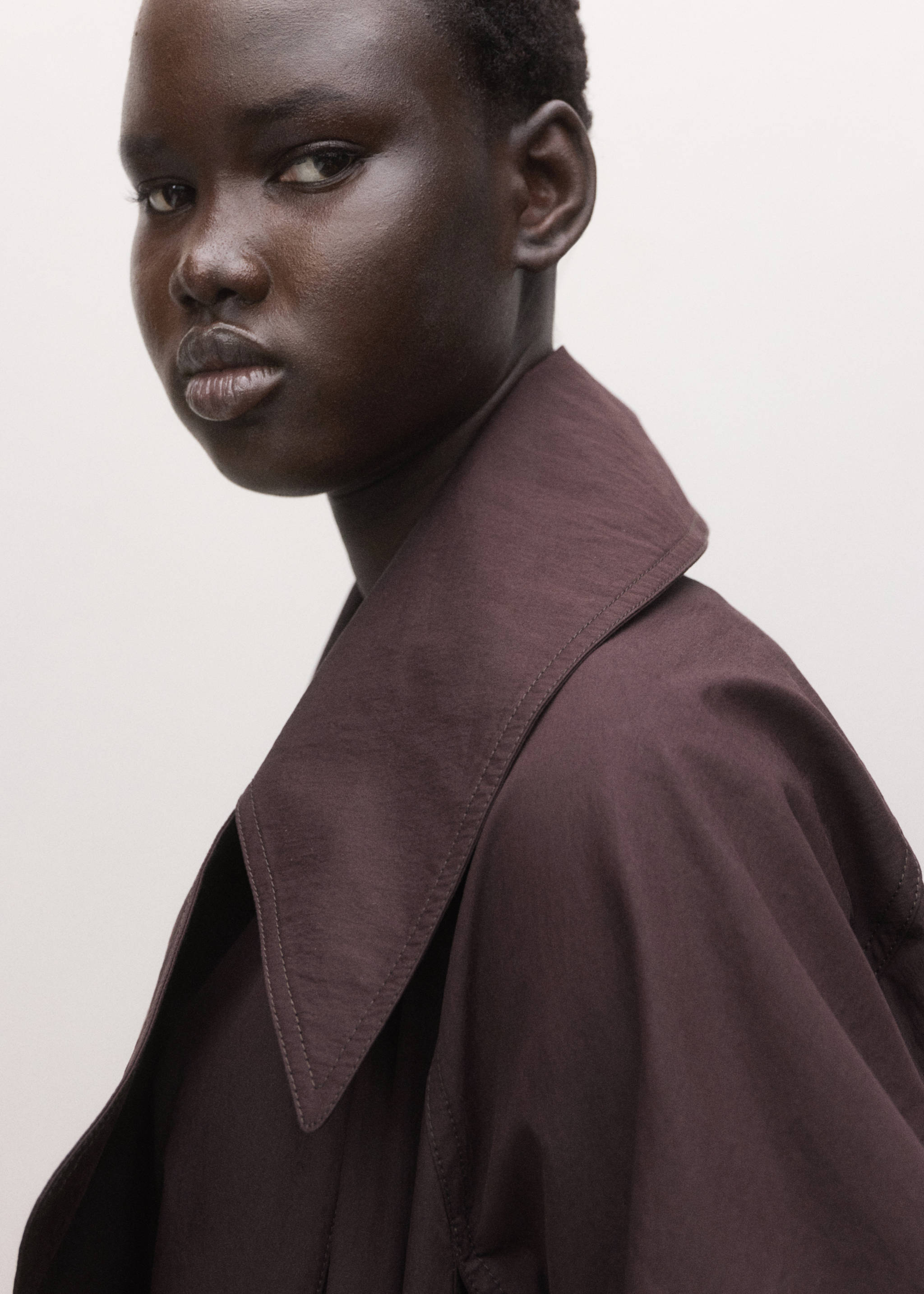 Cotton trench with maxi lapels and belt - Details of the article 1, Plum. Ref: 27044446-00.