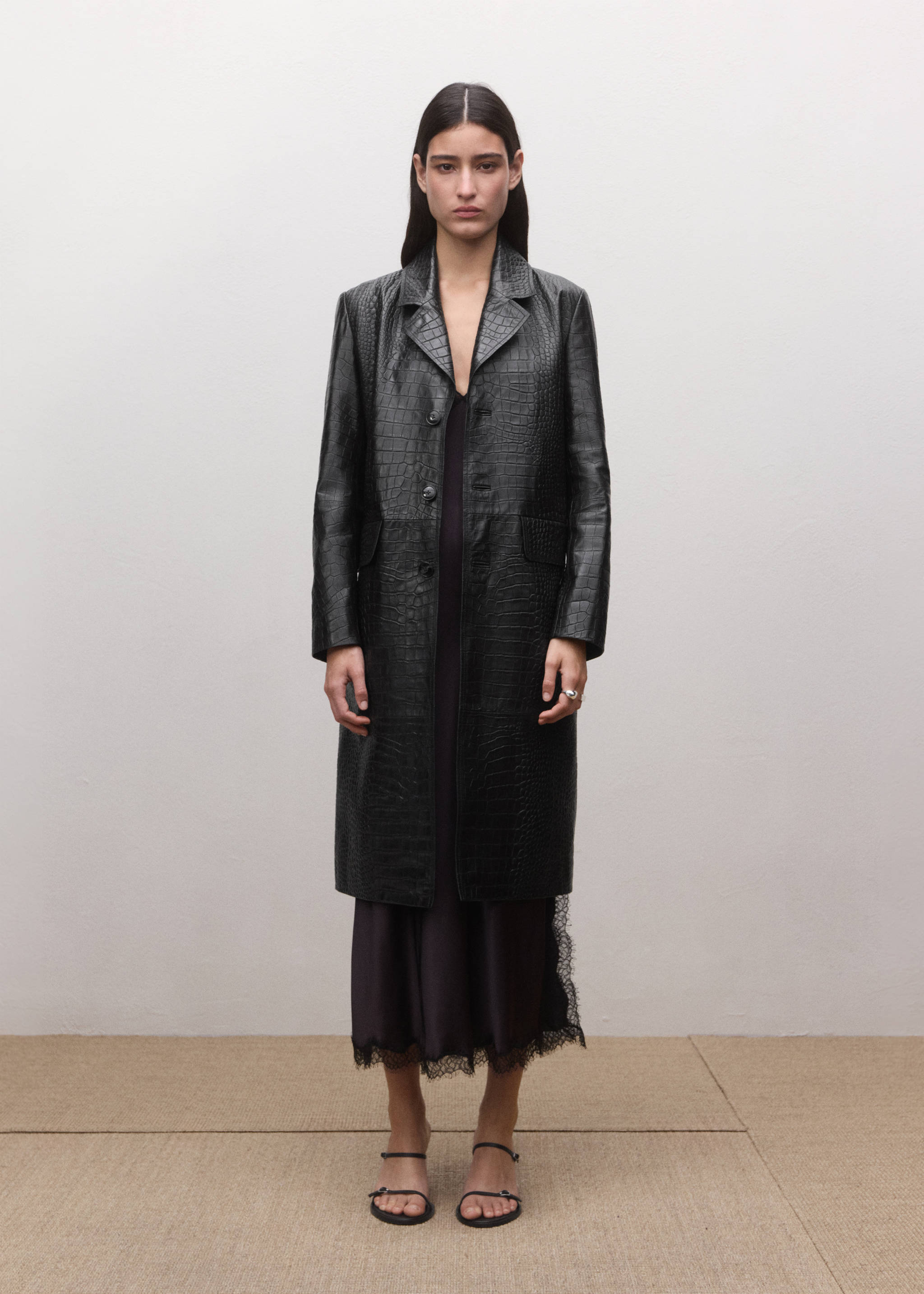 Robe dentelle ouverture - Plan général, Bordeaux. Ref: 27044448-00.