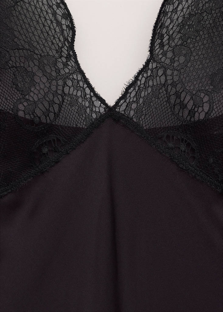 Lace dress with opening — Burgundy