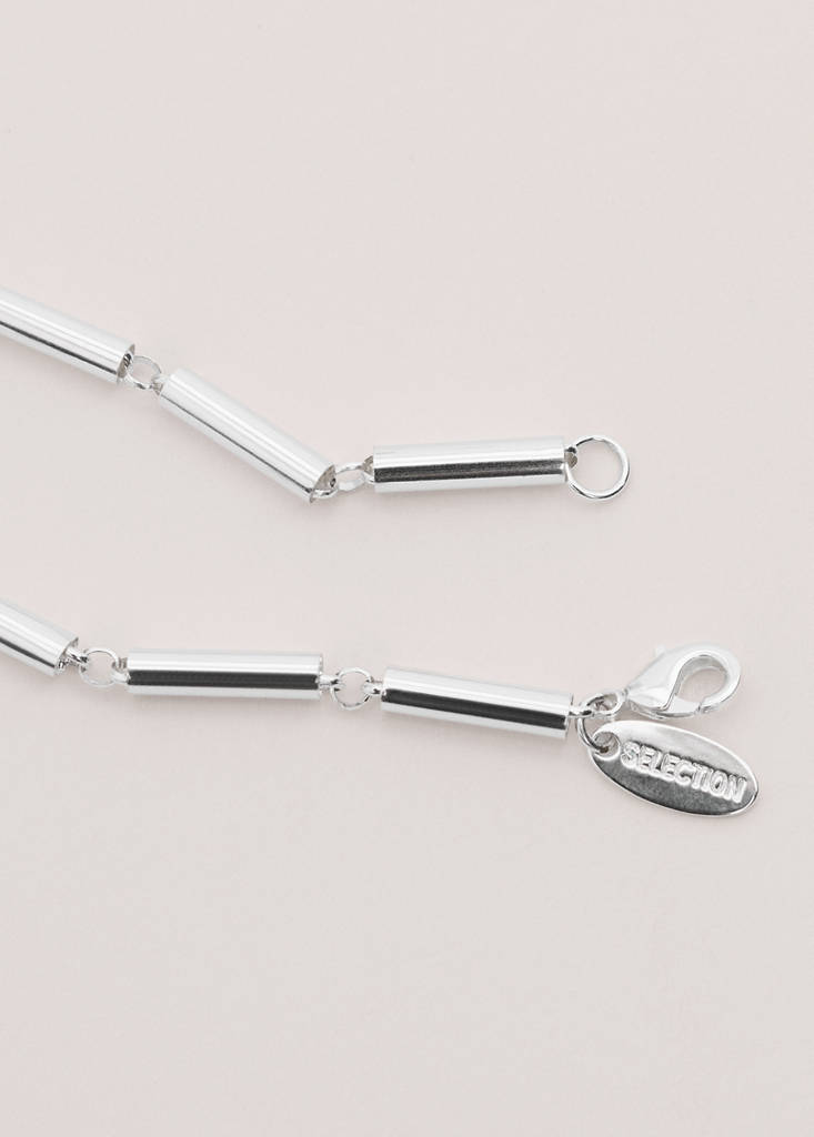 Pendant necklace with metallic pieces — Silver