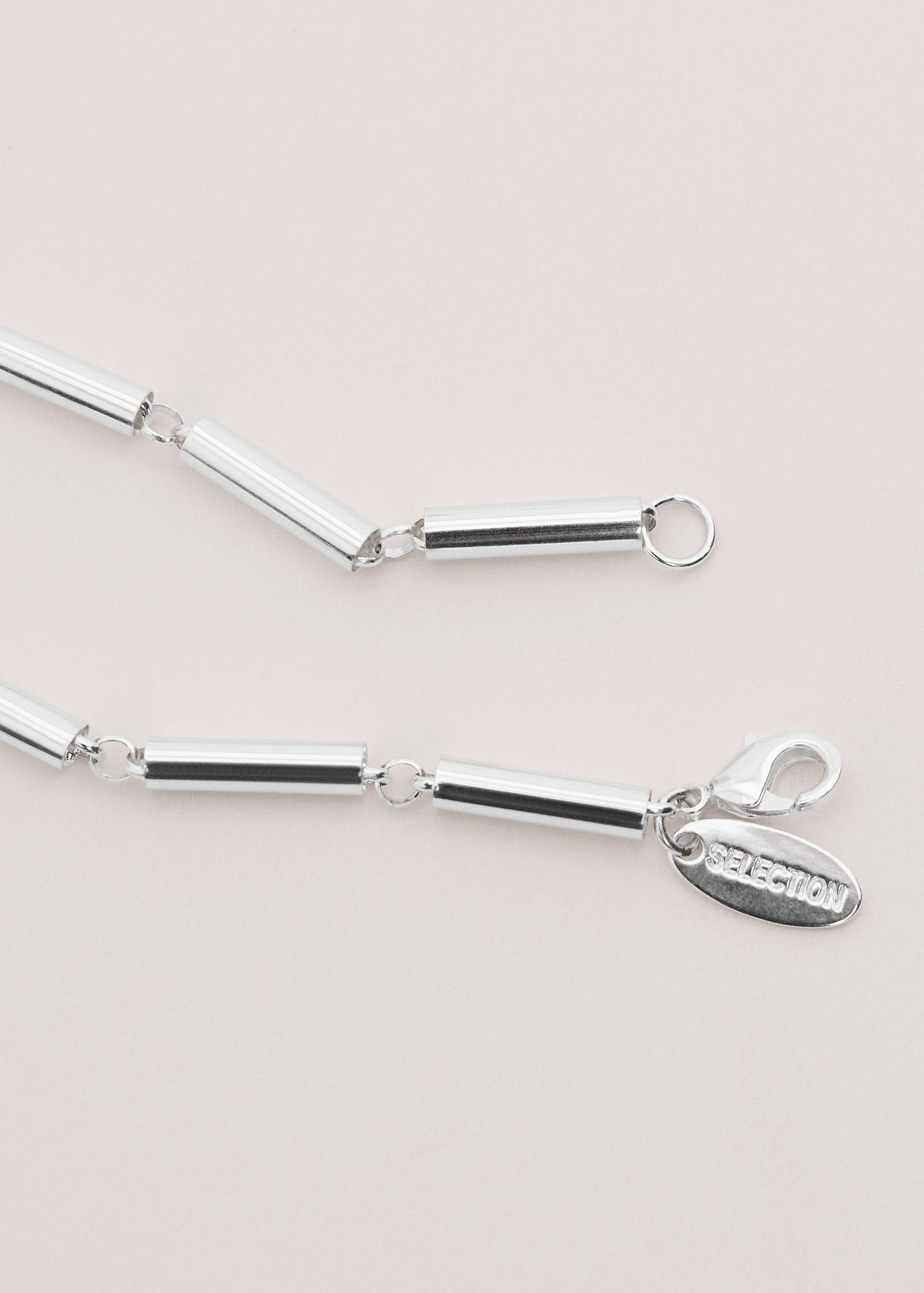 قلادة بتفاصيل معدنية - تفاصيل المنتج 2