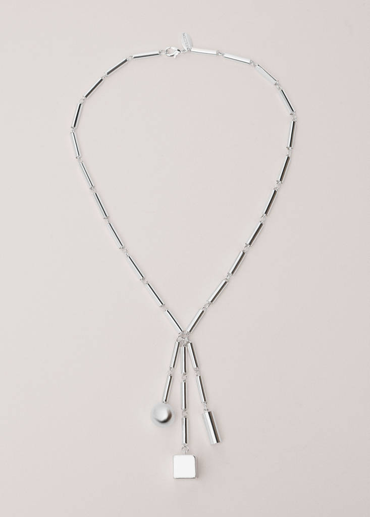Pendant necklace with metallic pieces — Silver