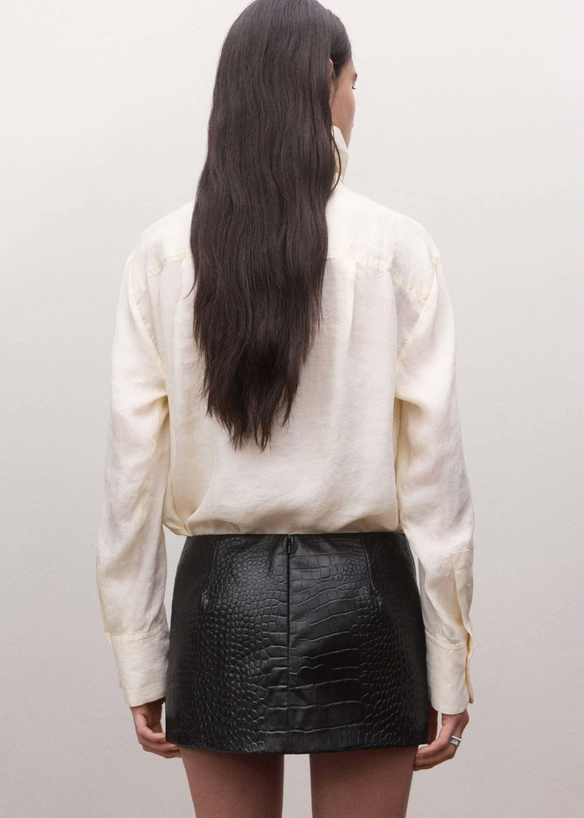 Crocodile-effect leather miniskirt - Reverse of the article