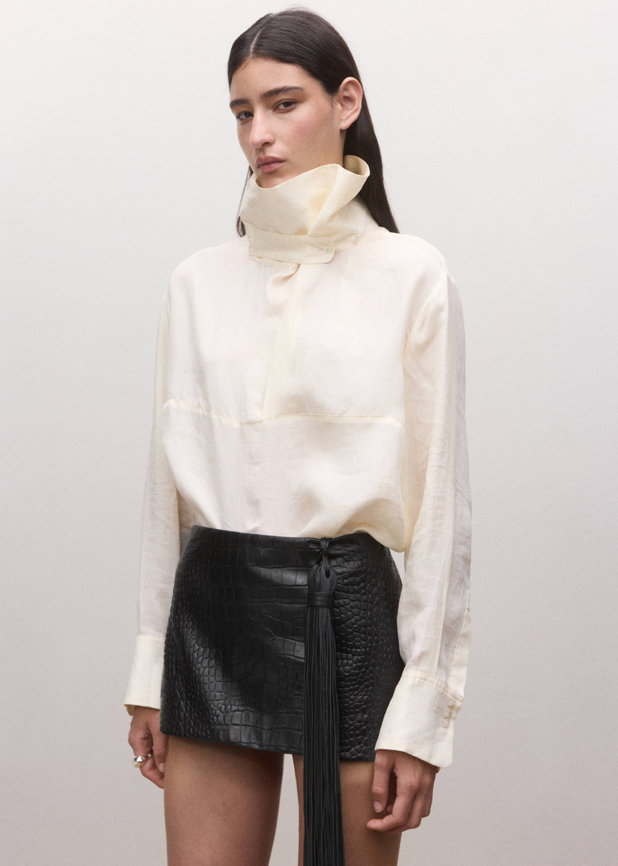 Crocodile-effect leather miniskirt - Details of the article 1