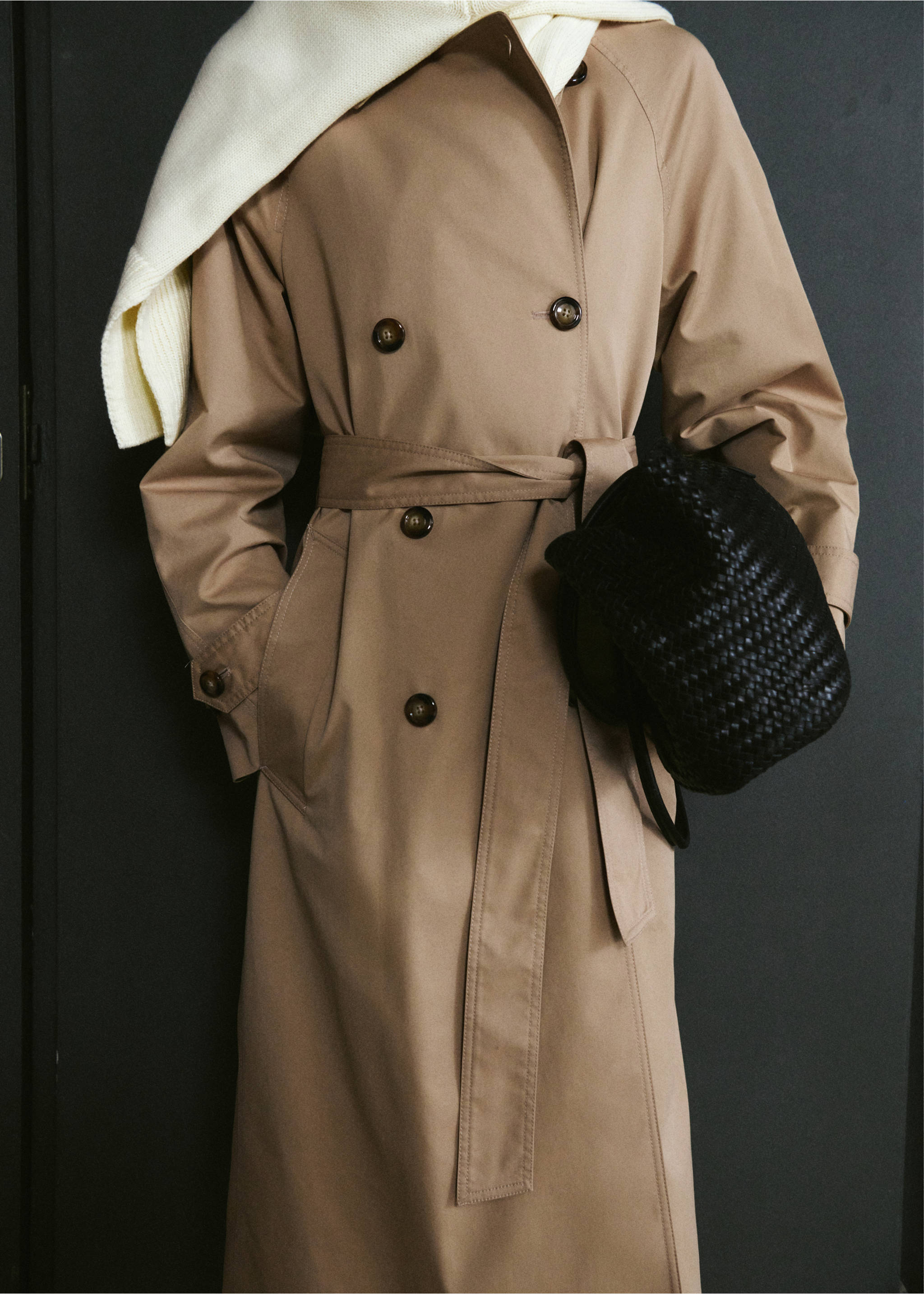 Long double-breasted trench coat - Medium plane, Beige. Ref: 27044774-00.