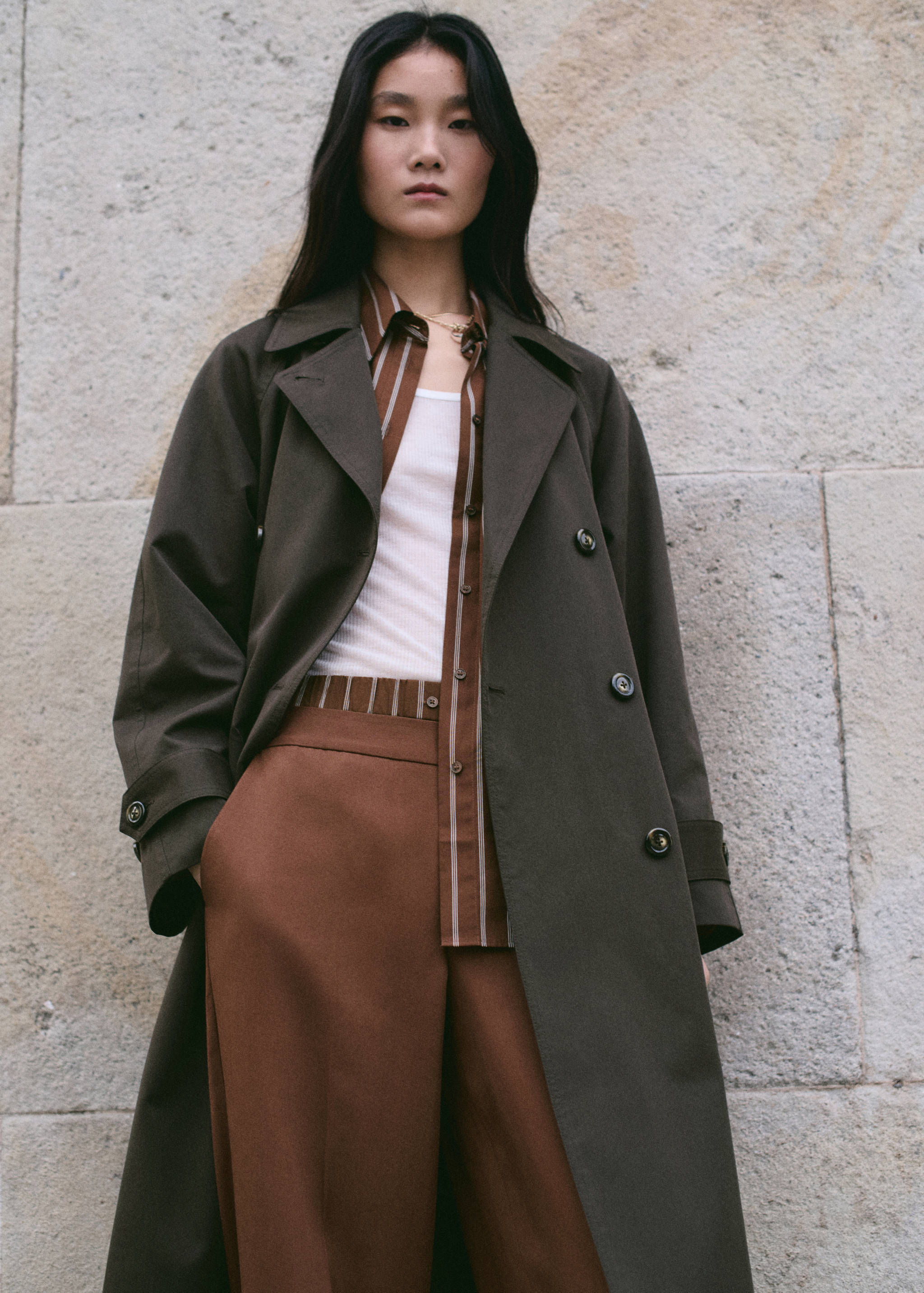 معطف مطر طويل بطبقتين متداخلتين - رؤية وسط