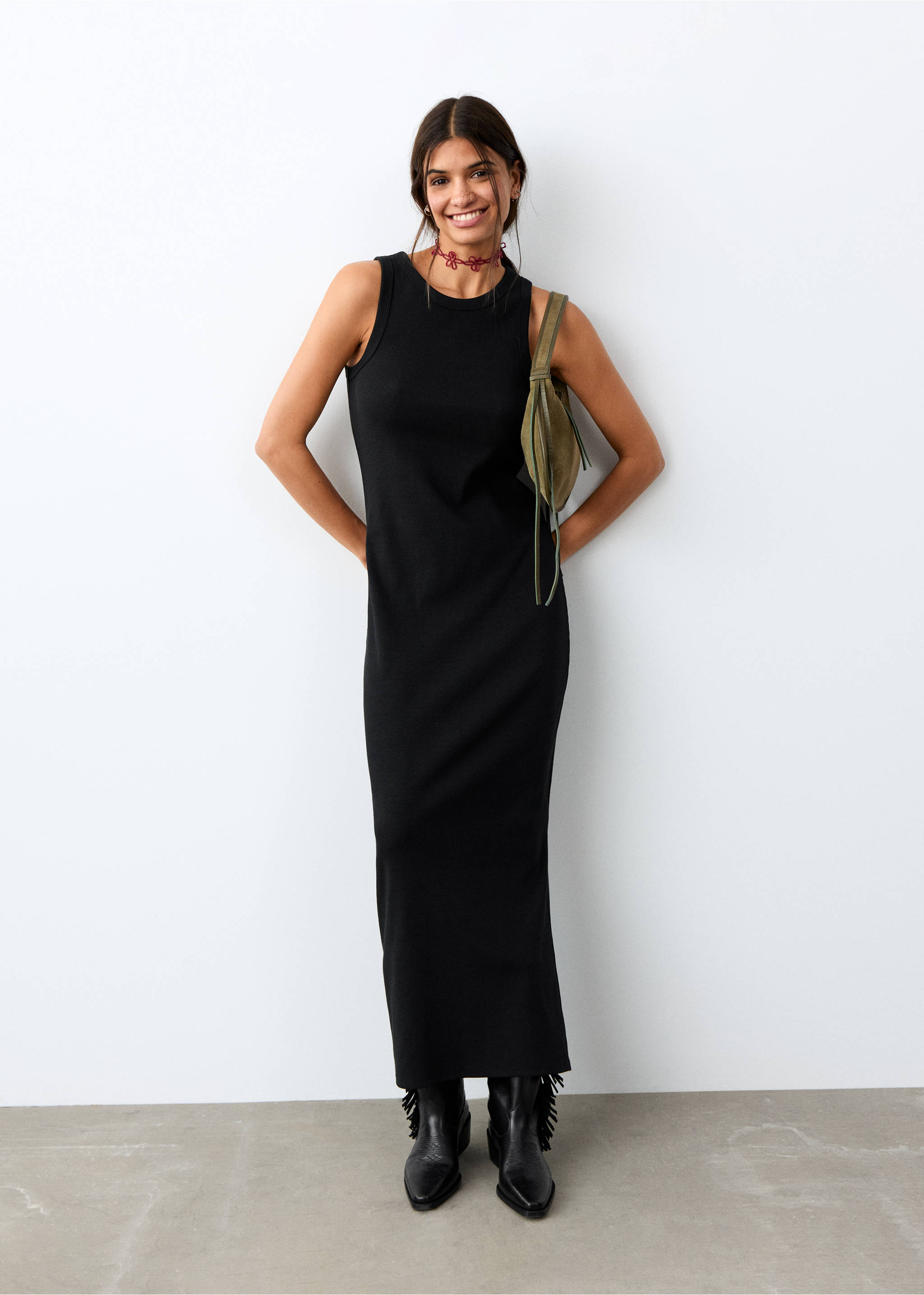 Maxi dress with slit details - General plane, Black. Ref: 27044776-00.