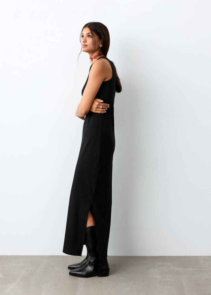 Maxi dress with slit details — Black