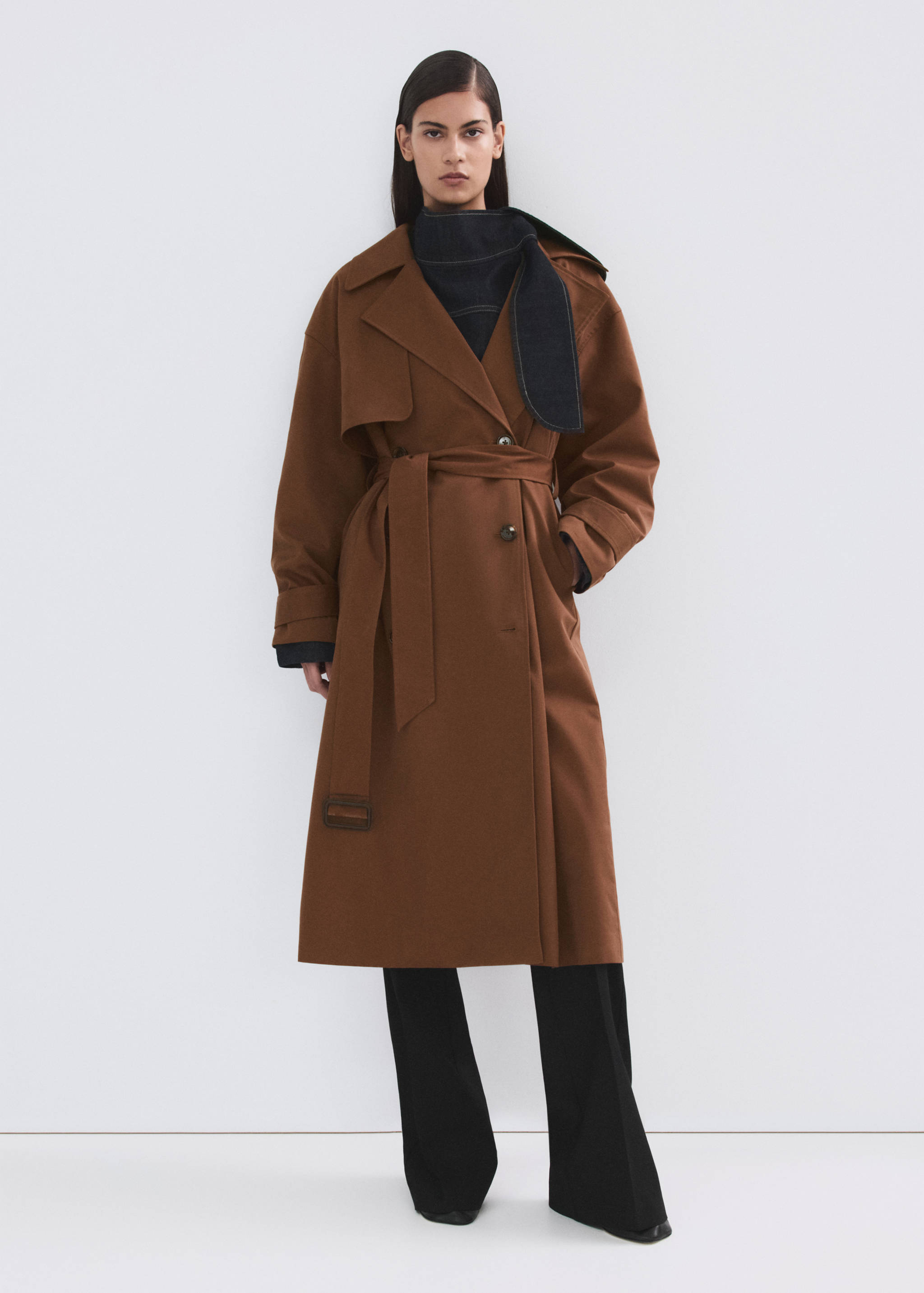 Long double-breasted trench coat - General plane