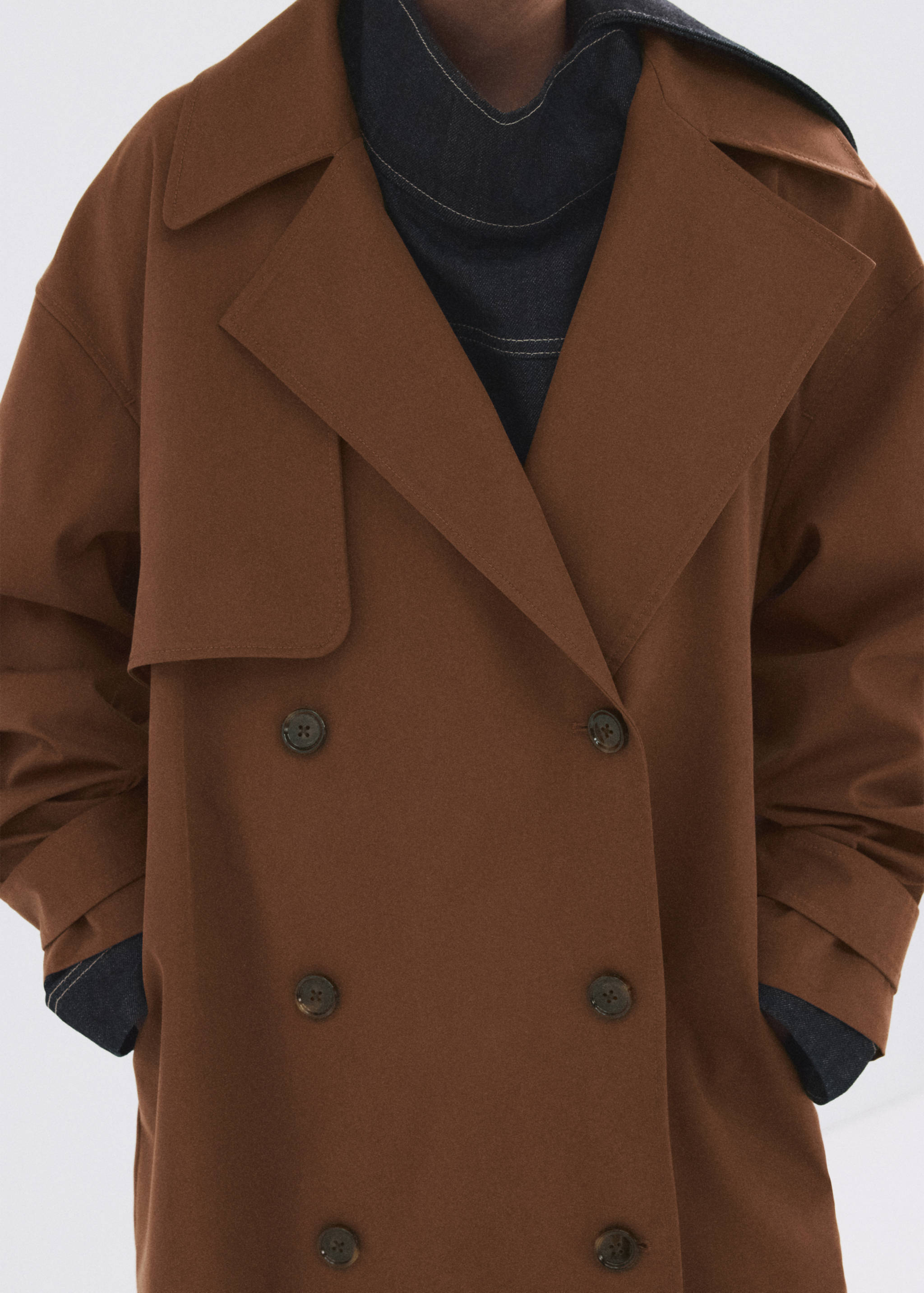 Long double-breasted trench coat - Details of the article 6