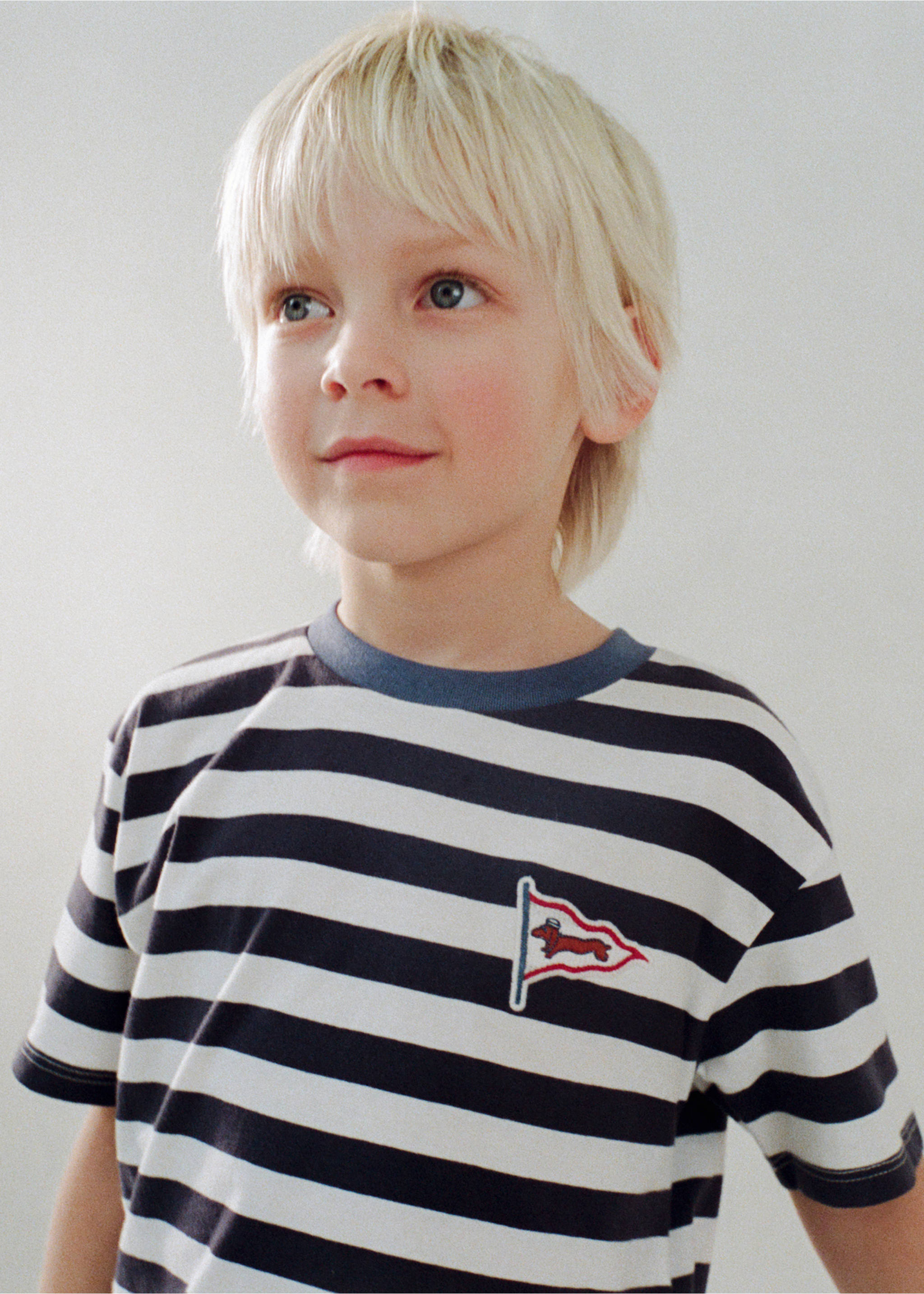 Hímzett, csíkos póló - Általános sík, Tengerészkék. Ref: 27045145-00.