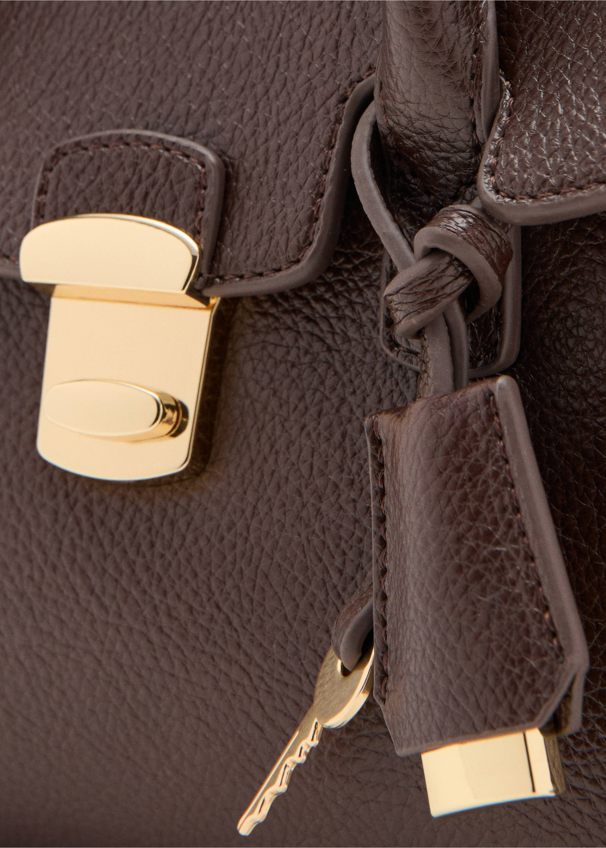 Medium city handbag with flap - Details of the article 1, Chocolate. Ref: 27045167-00.