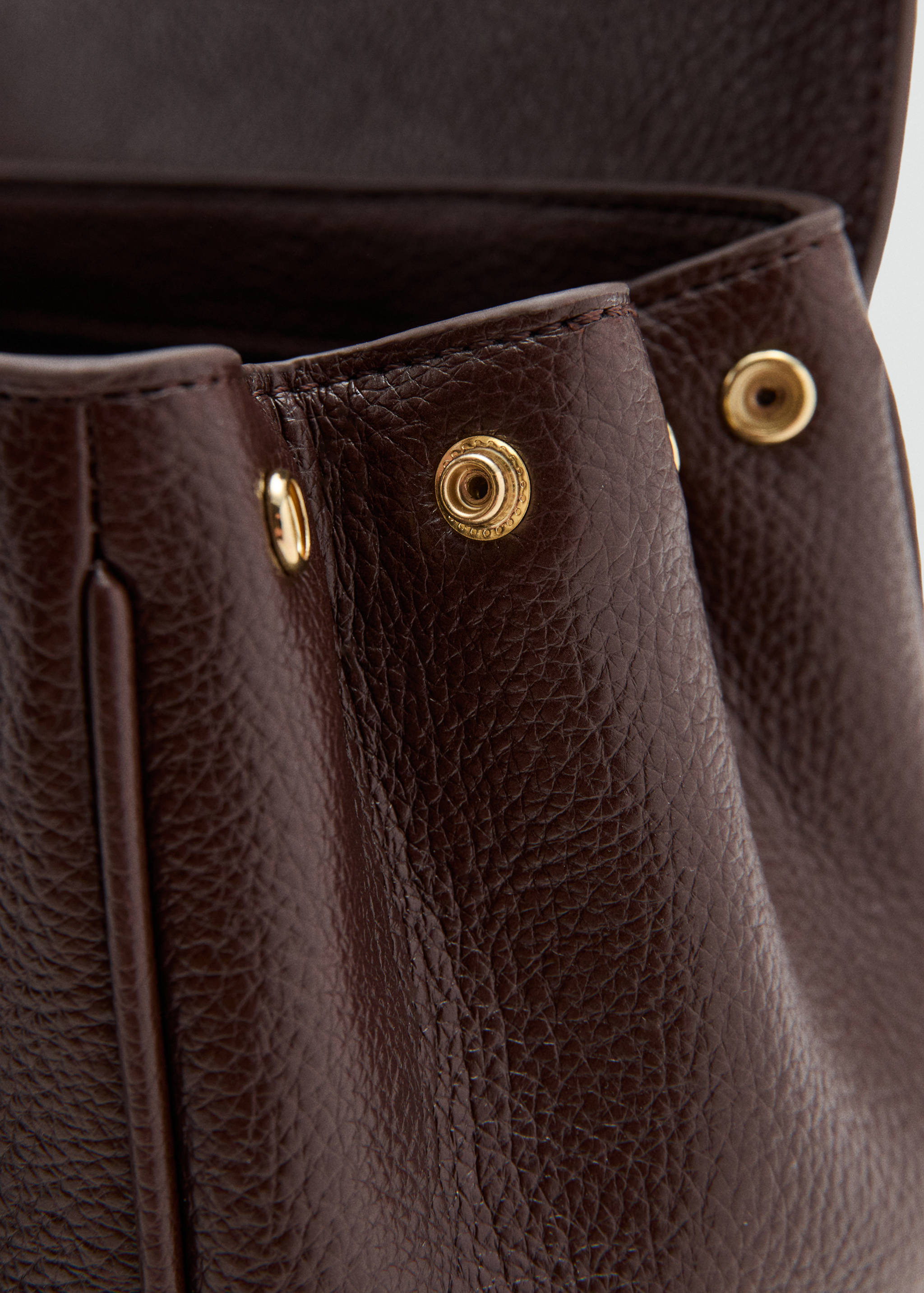 Medium city handbag with flap - Details of the article 2